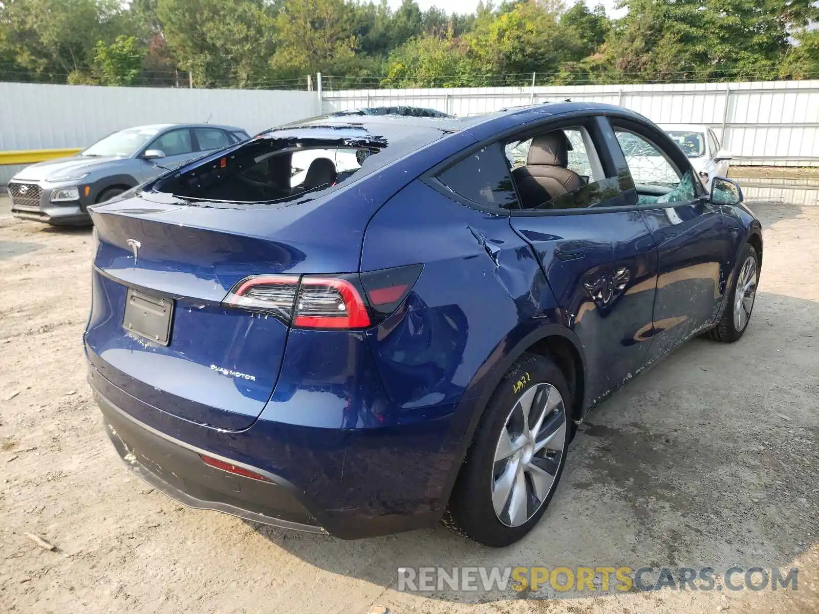 4 Photograph of a damaged car 5YJYGDEE5MF082700 TESLA MODEL Y 2021