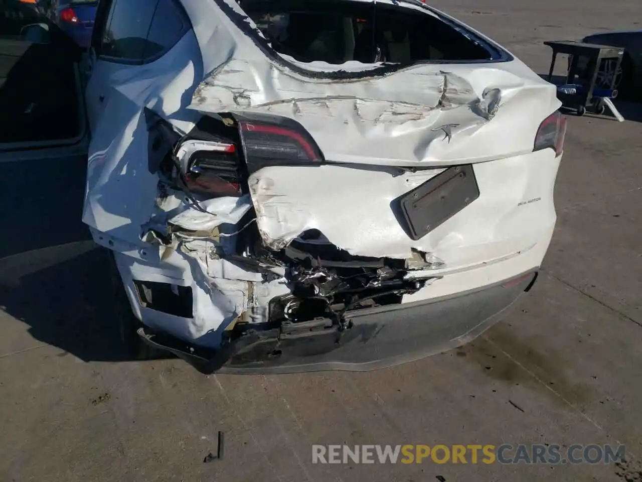 9 Photograph of a damaged car 5YJYGDEE5MF084267 TESLA MODEL Y 2021