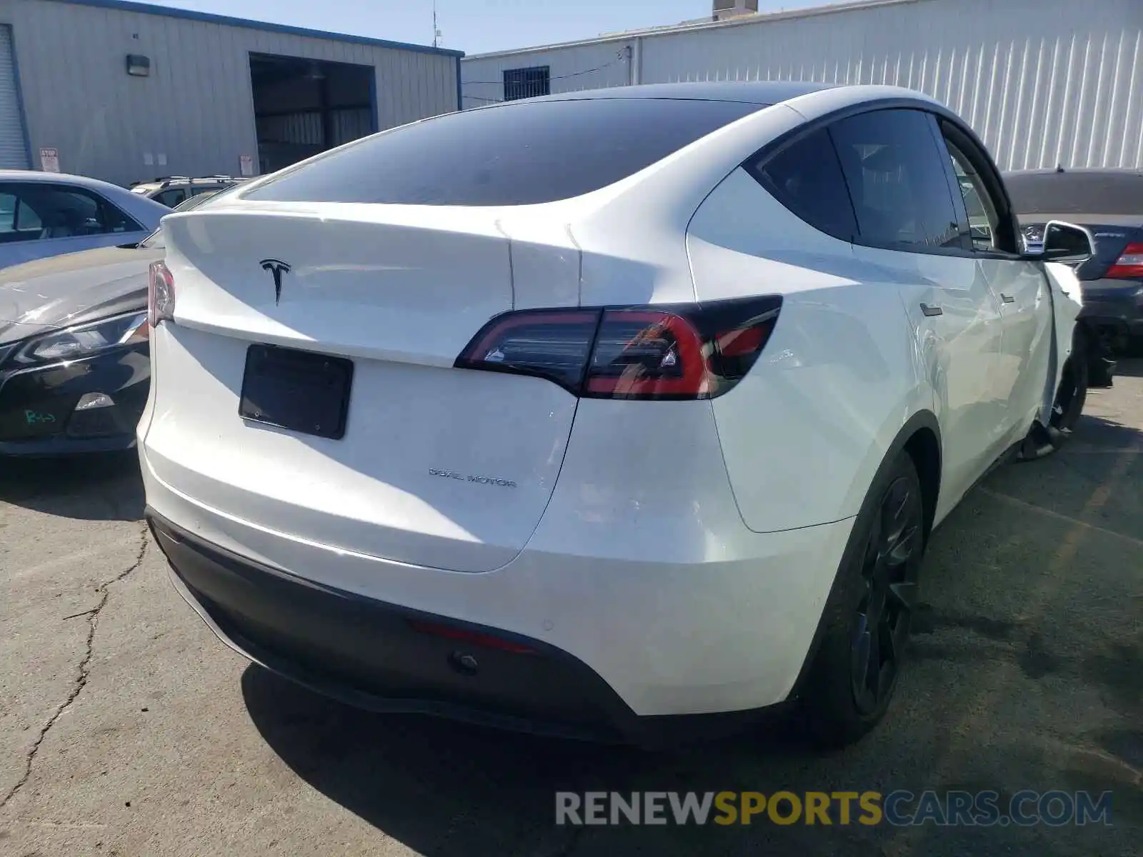 4 Photograph of a damaged car 5YJYGDEE5MF098041 TESLA MODEL Y 2021