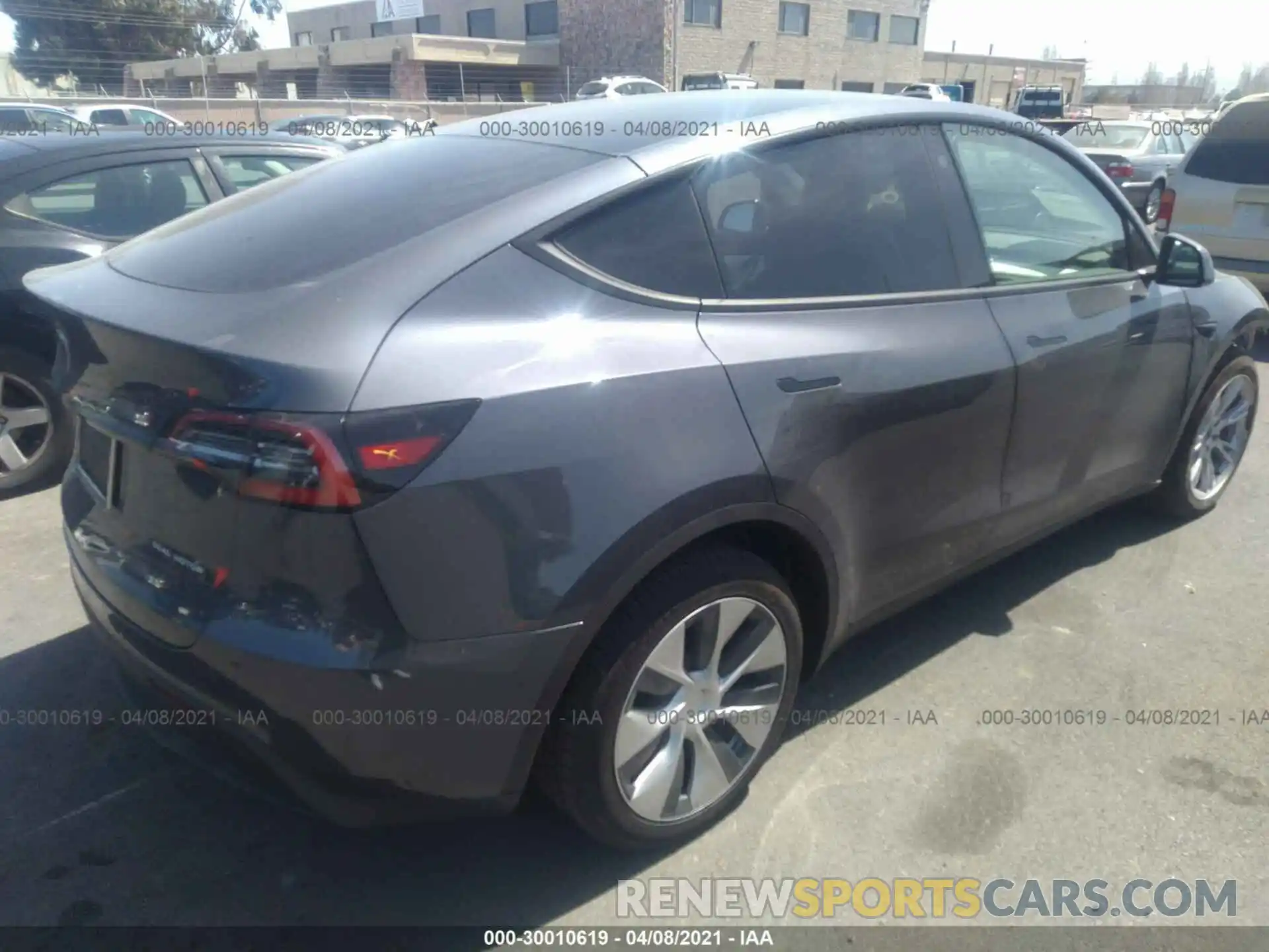 4 Photograph of a damaged car 5YJYGDEE5MF098525 TESLA MODEL Y 2021