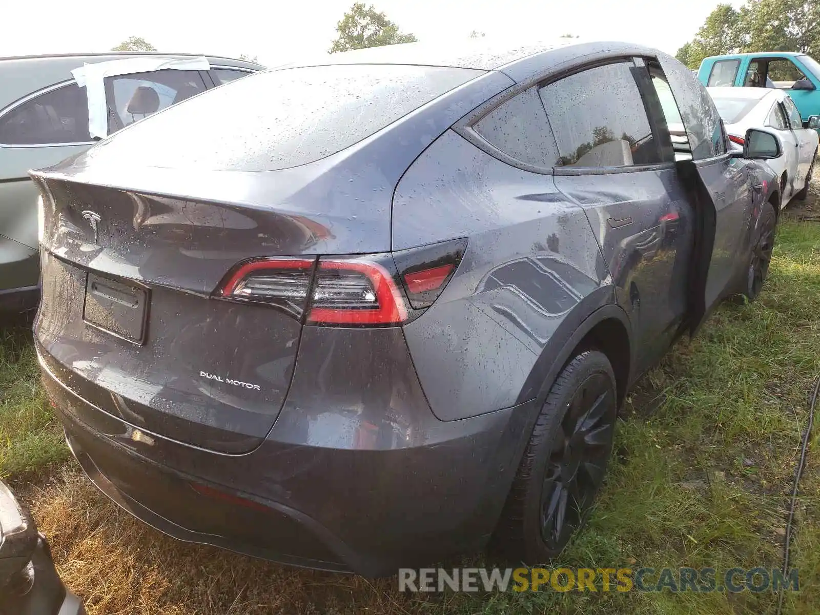 4 Photograph of a damaged car 5YJYGDEE5MF108535 TESLA MODEL Y 2021