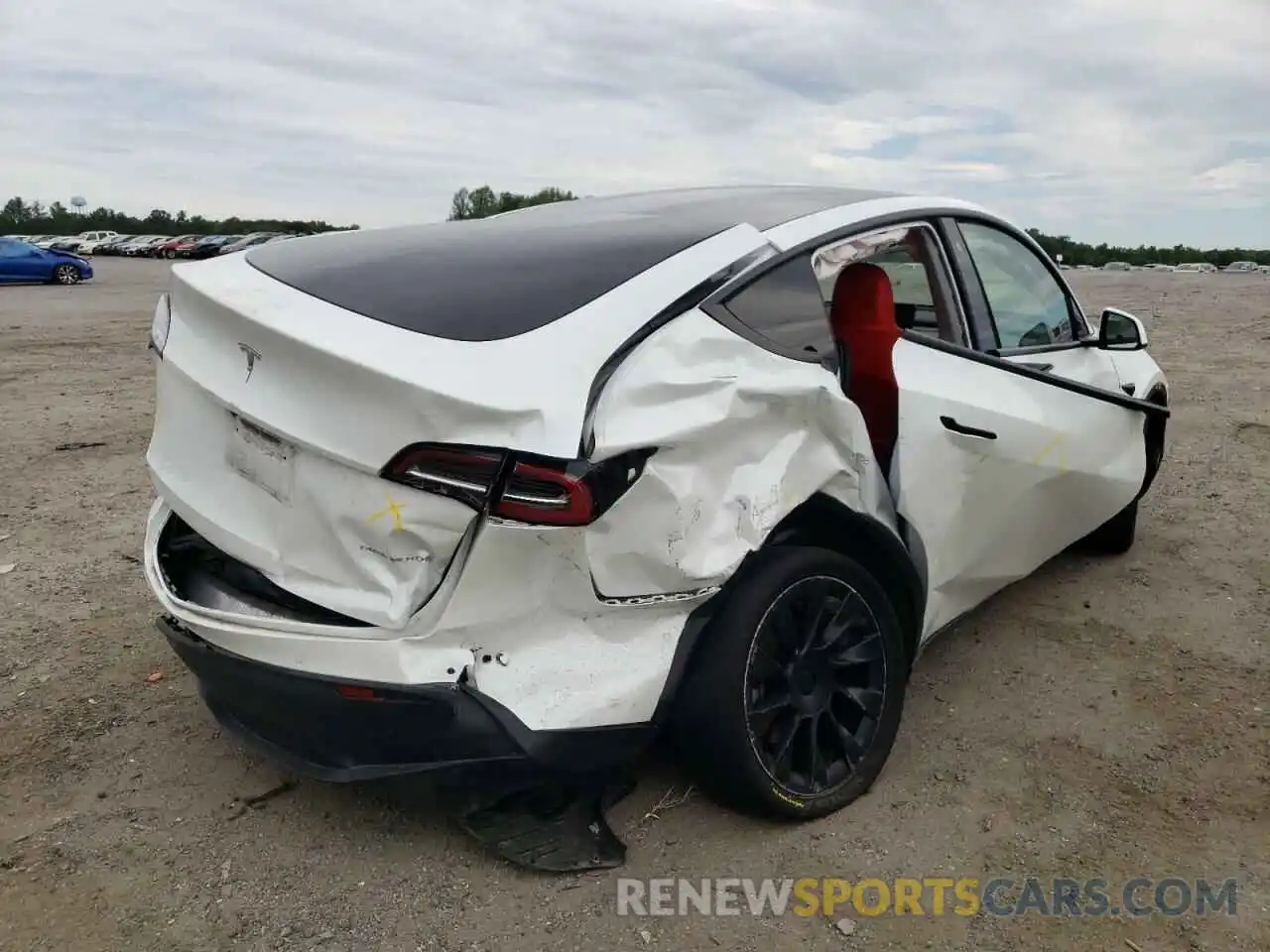 4 Photograph of a damaged car 5YJYGDEE5MF111659 TESLA MODEL Y 2021