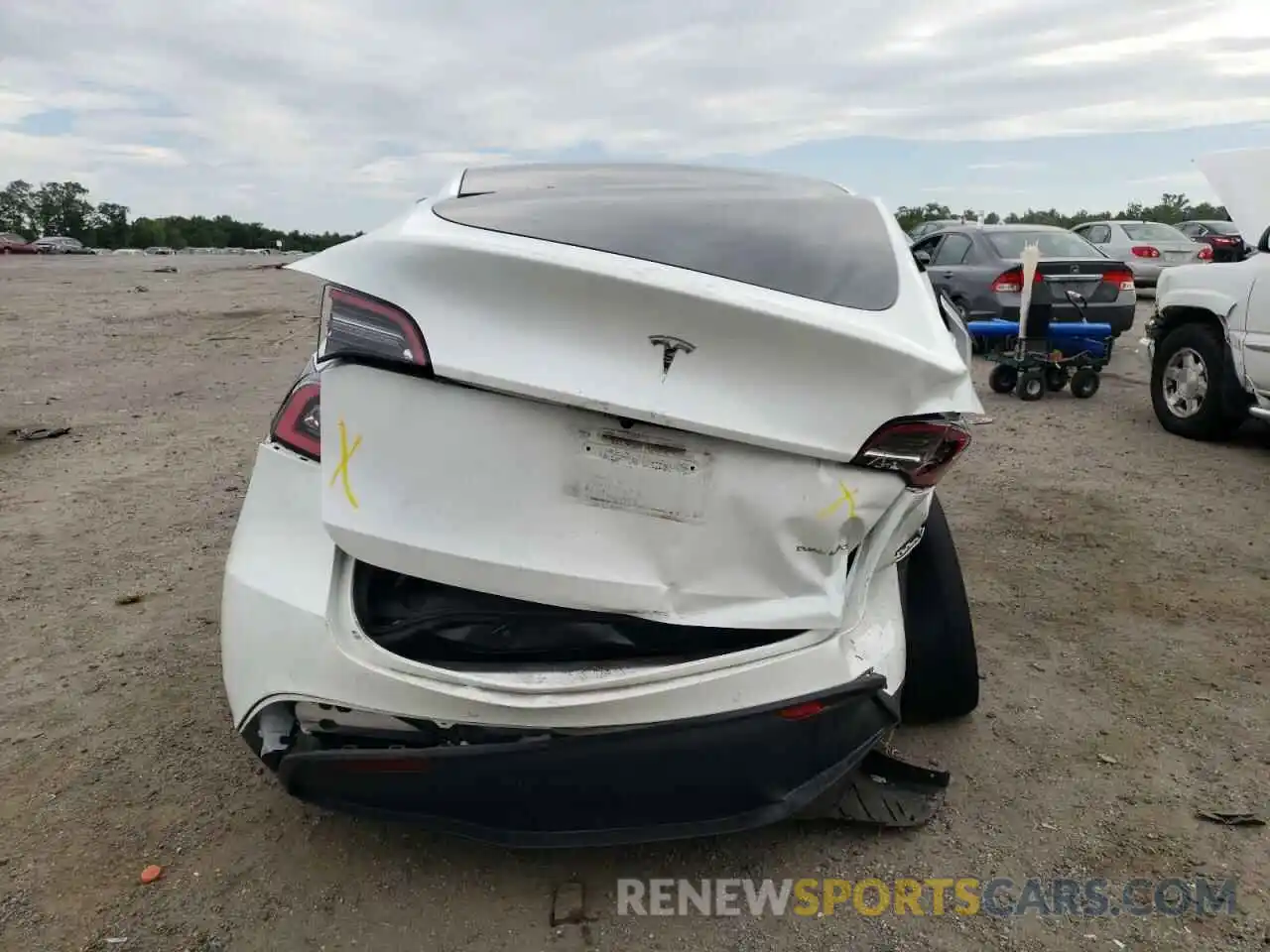 9 Photograph of a damaged car 5YJYGDEE5MF111659 TESLA MODEL Y 2021