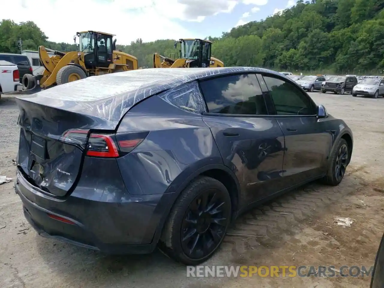 4 Photograph of a damaged car 5YJYGDEE5MF115324 TESLA MODEL Y 2021