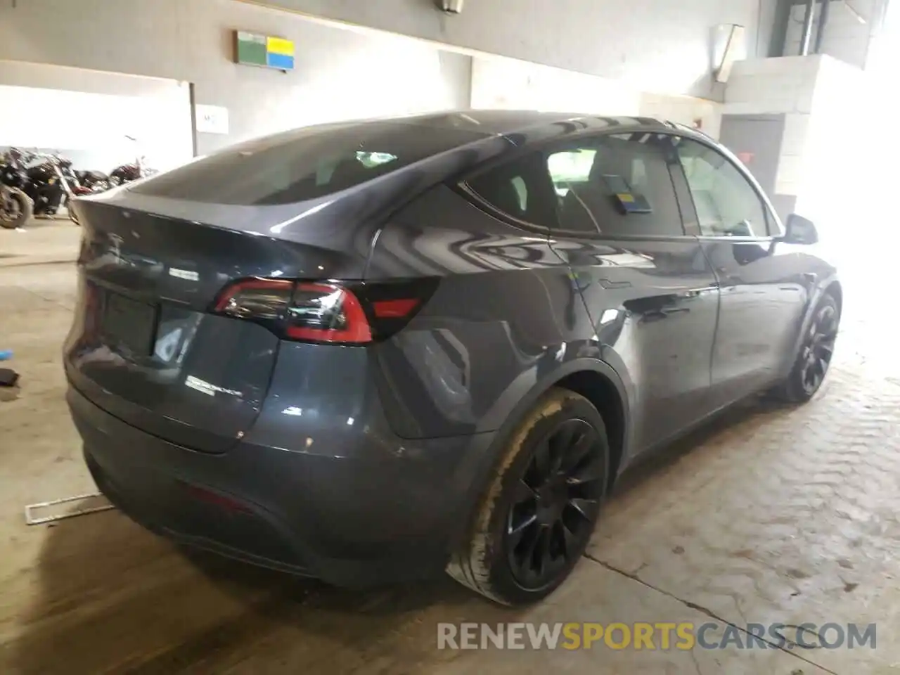 4 Photograph of a damaged car 5YJYGDEE5MF119941 TESLA MODEL Y 2021