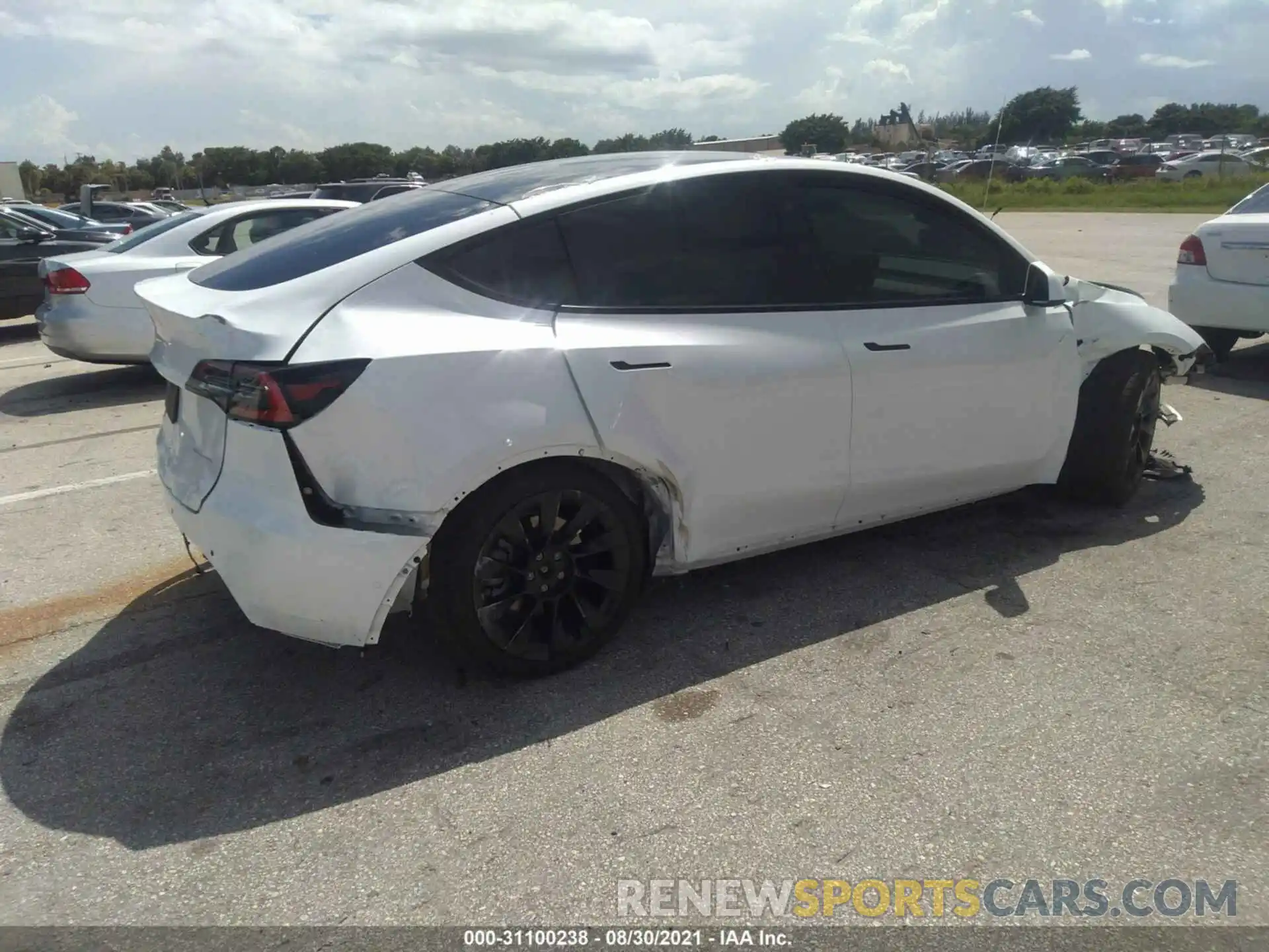 4 Photograph of a damaged car 5YJYGDEE5MF125397 TESLA MODEL Y 2021