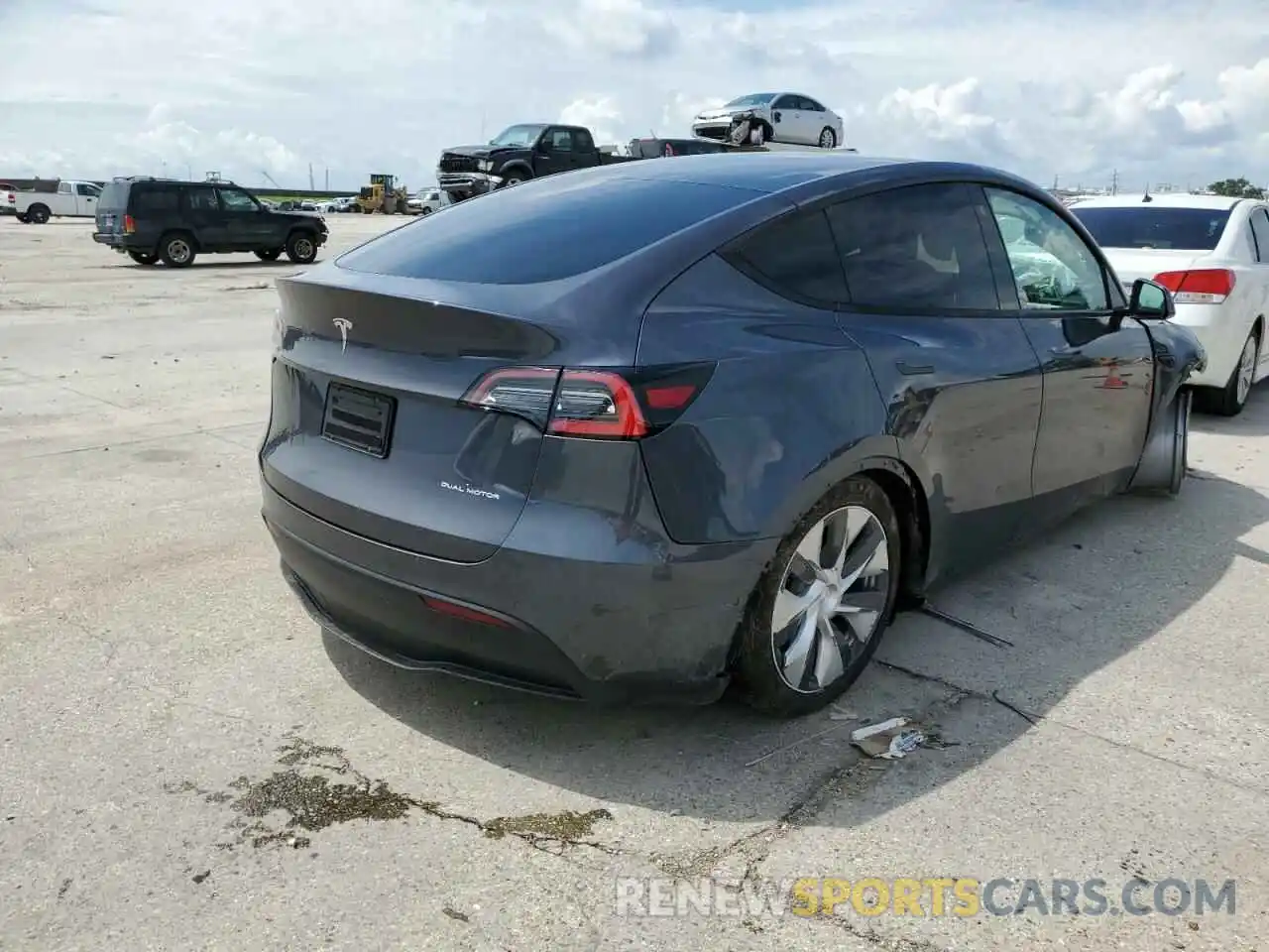 4 Photograph of a damaged car 5YJYGDEE5MF138344 TESLA MODEL Y 2021