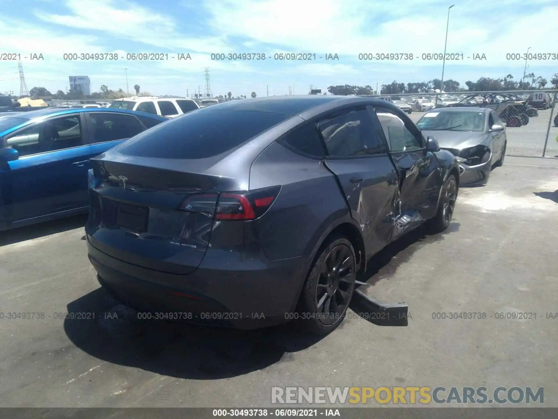 4 Photograph of a damaged car 5YJYGDEE5MF141812 TESLA MODEL Y 2021