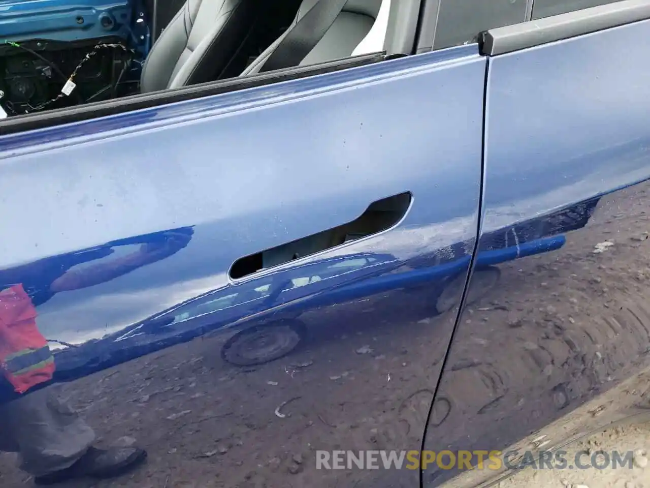 10 Photograph of a damaged car 5YJYGDEE5MF143253 TESLA MODEL Y 2021