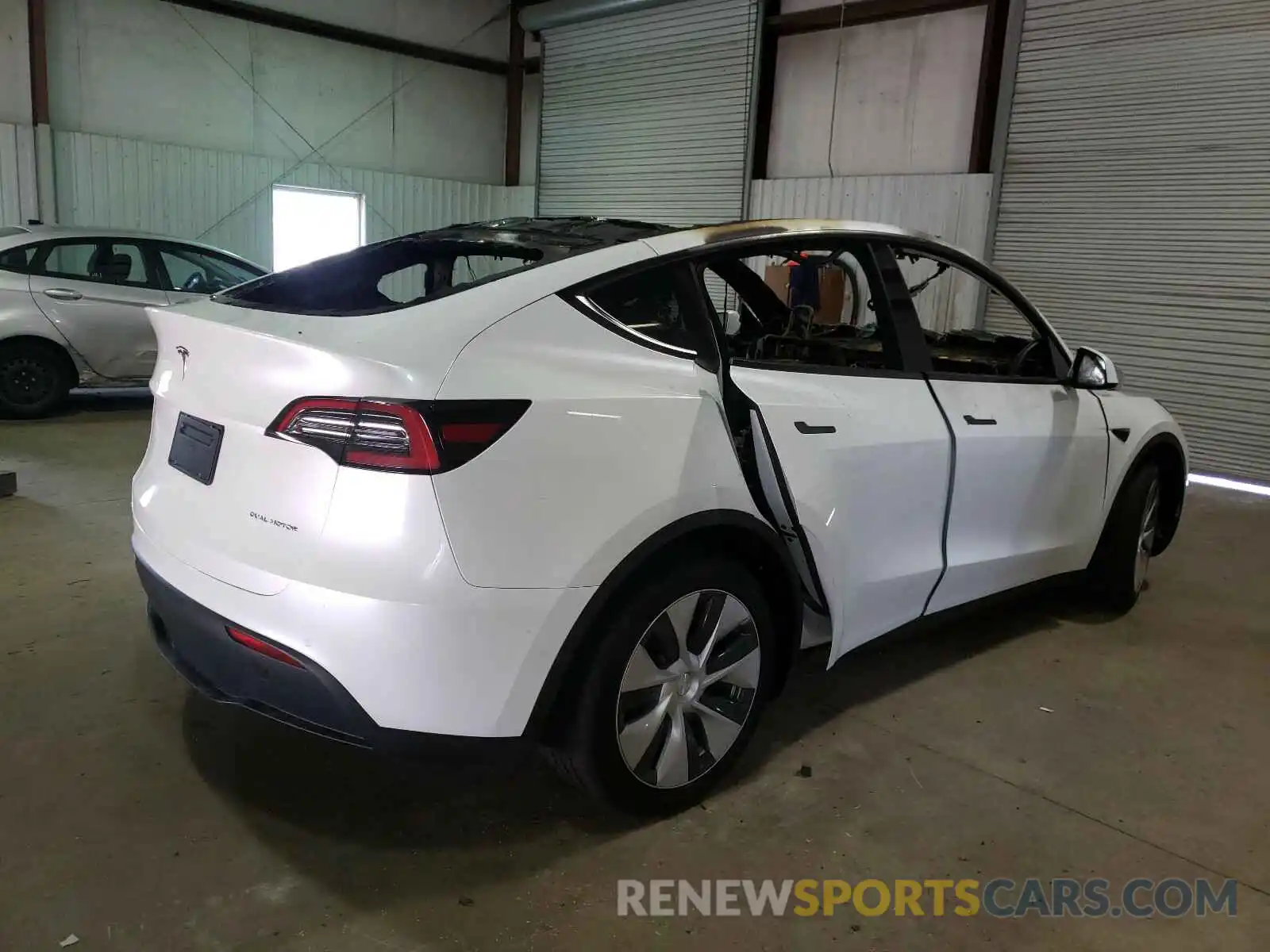 4 Photograph of a damaged car 5YJYGDEE5MF157217 TESLA MODEL Y 2021