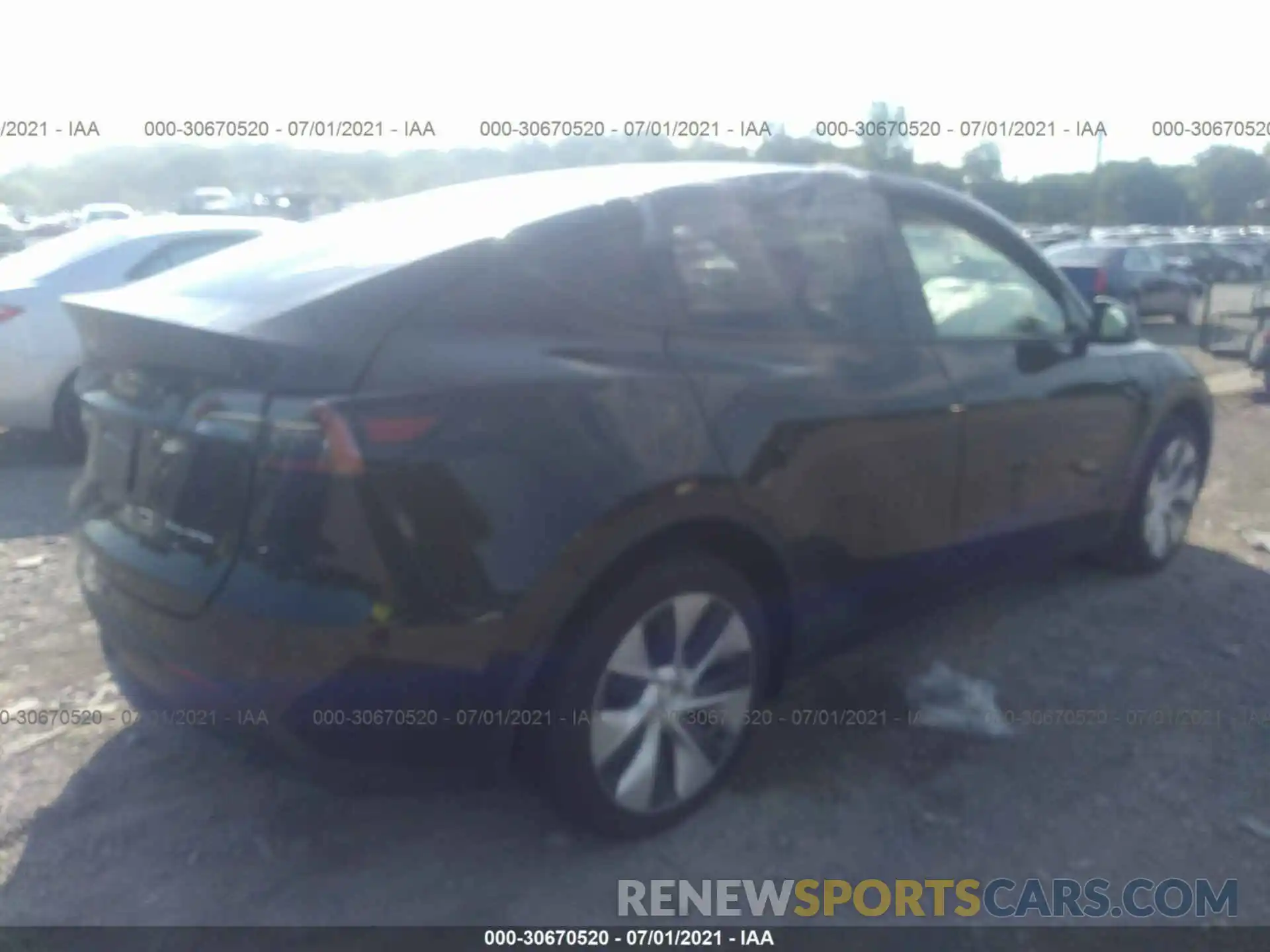 4 Photograph of a damaged car 5YJYGDEE5MF190847 TESLA MODEL Y 2021