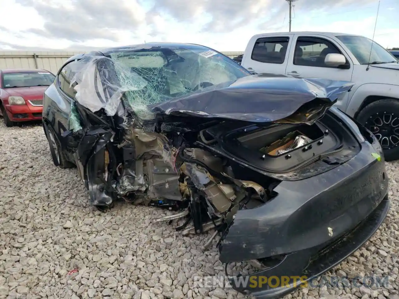 1 Photograph of a damaged car 5YJYGDEE5MF192565 TESLA MODEL Y 2021