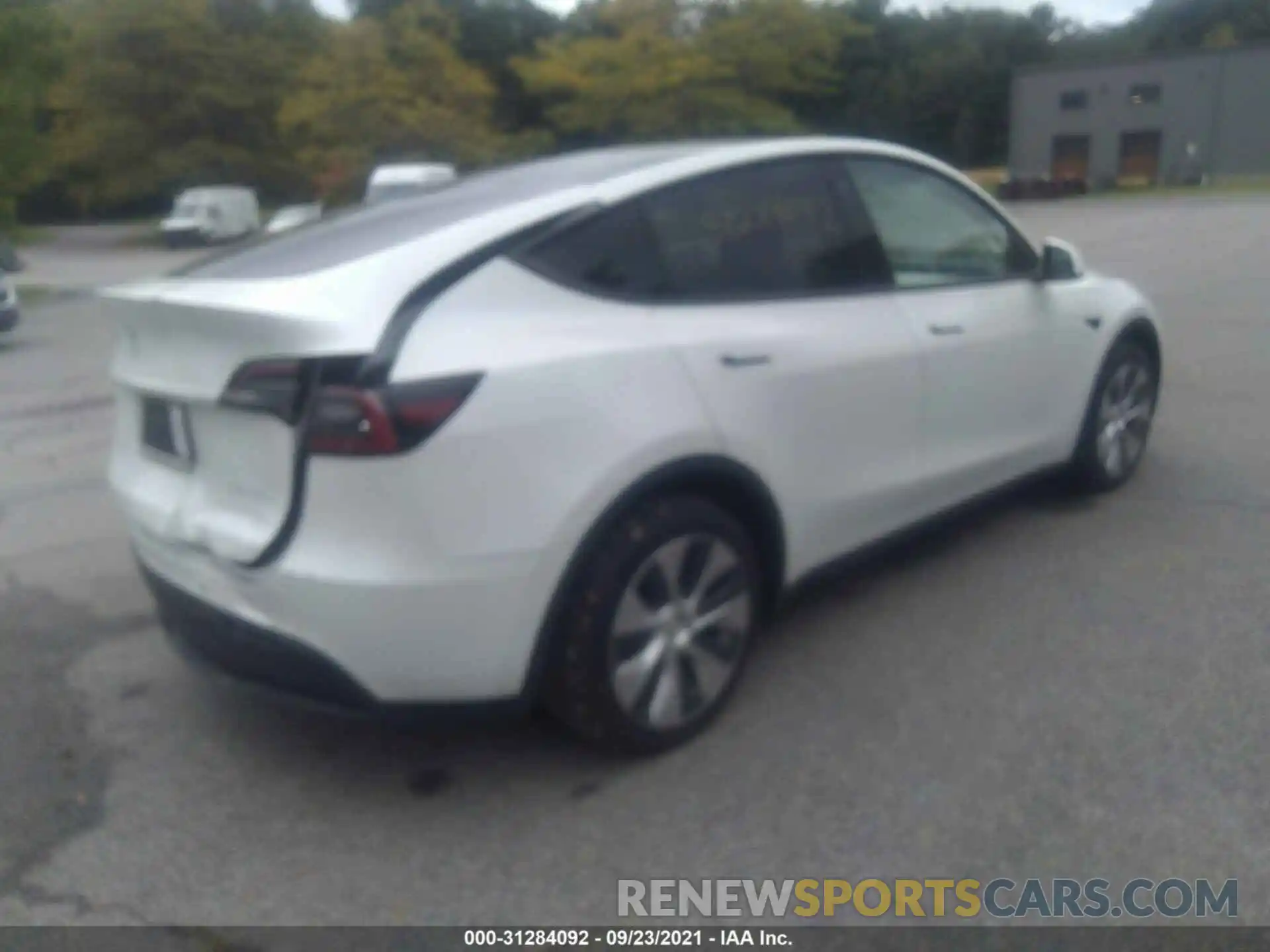 4 Photograph of a damaged car 5YJYGDEE5MF195658 TESLA MODEL Y 2021