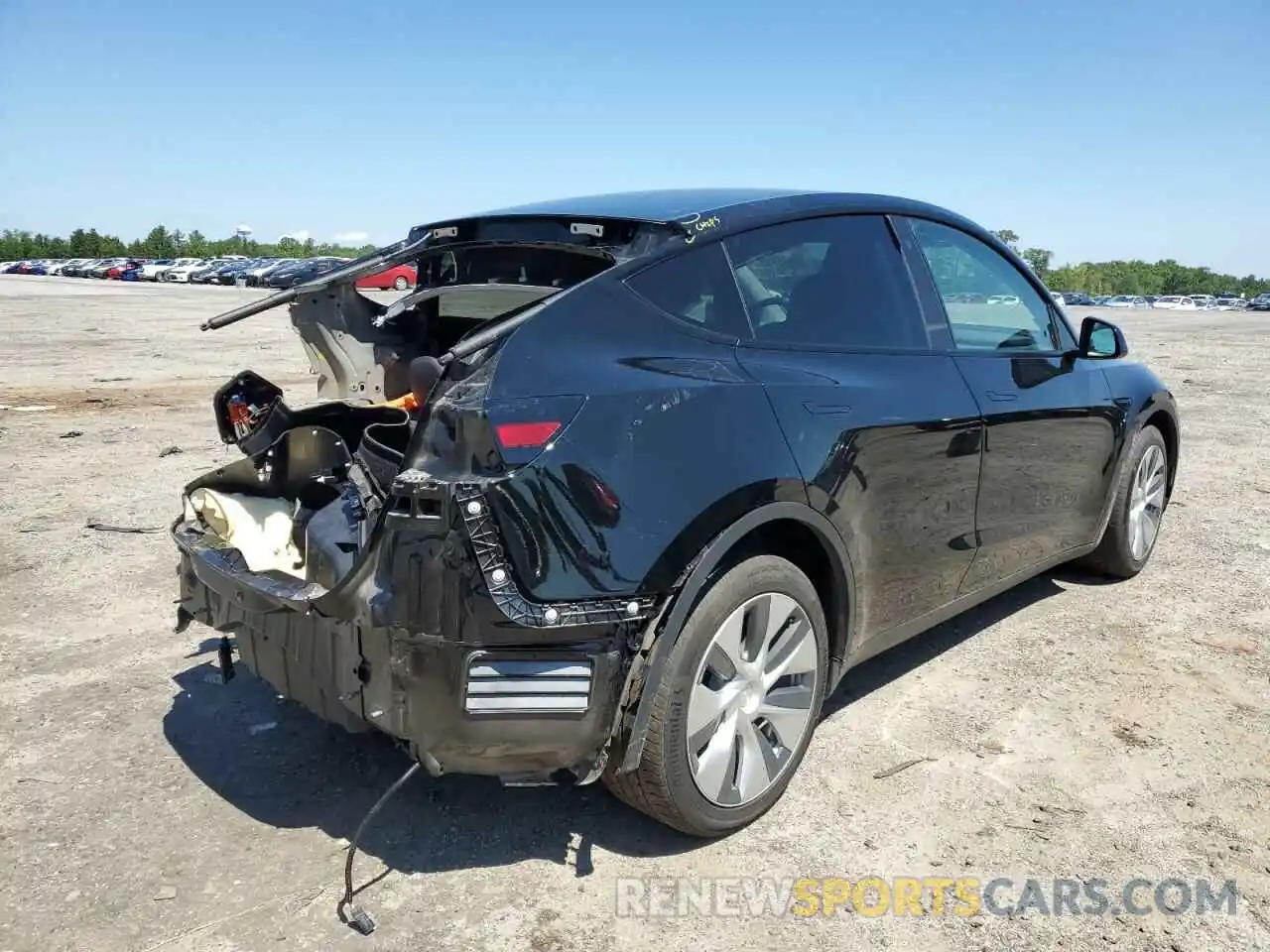 4 Photograph of a damaged car 5YJYGDEE5MF196342 TESLA MODEL Y 2021