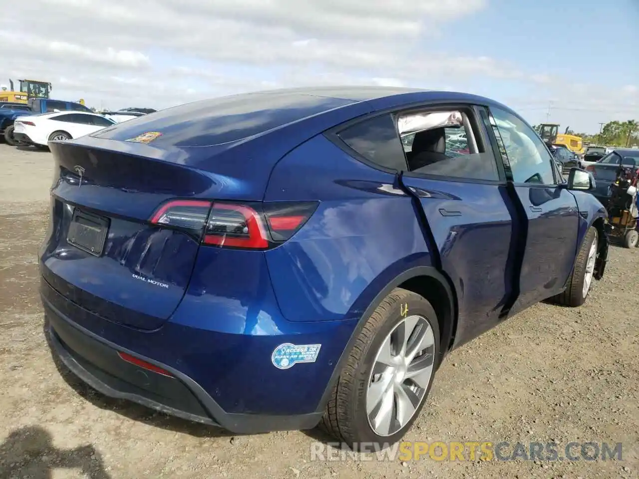 4 Photograph of a damaged car 5YJYGDEE5MF196549 TESLA MODEL Y 2021