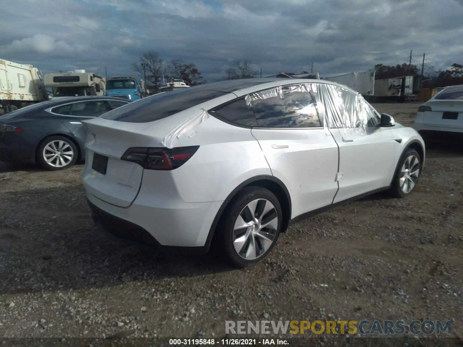 4 Photograph of a damaged car 5YJYGDEE5MF200888 TESLA MODEL Y 2021