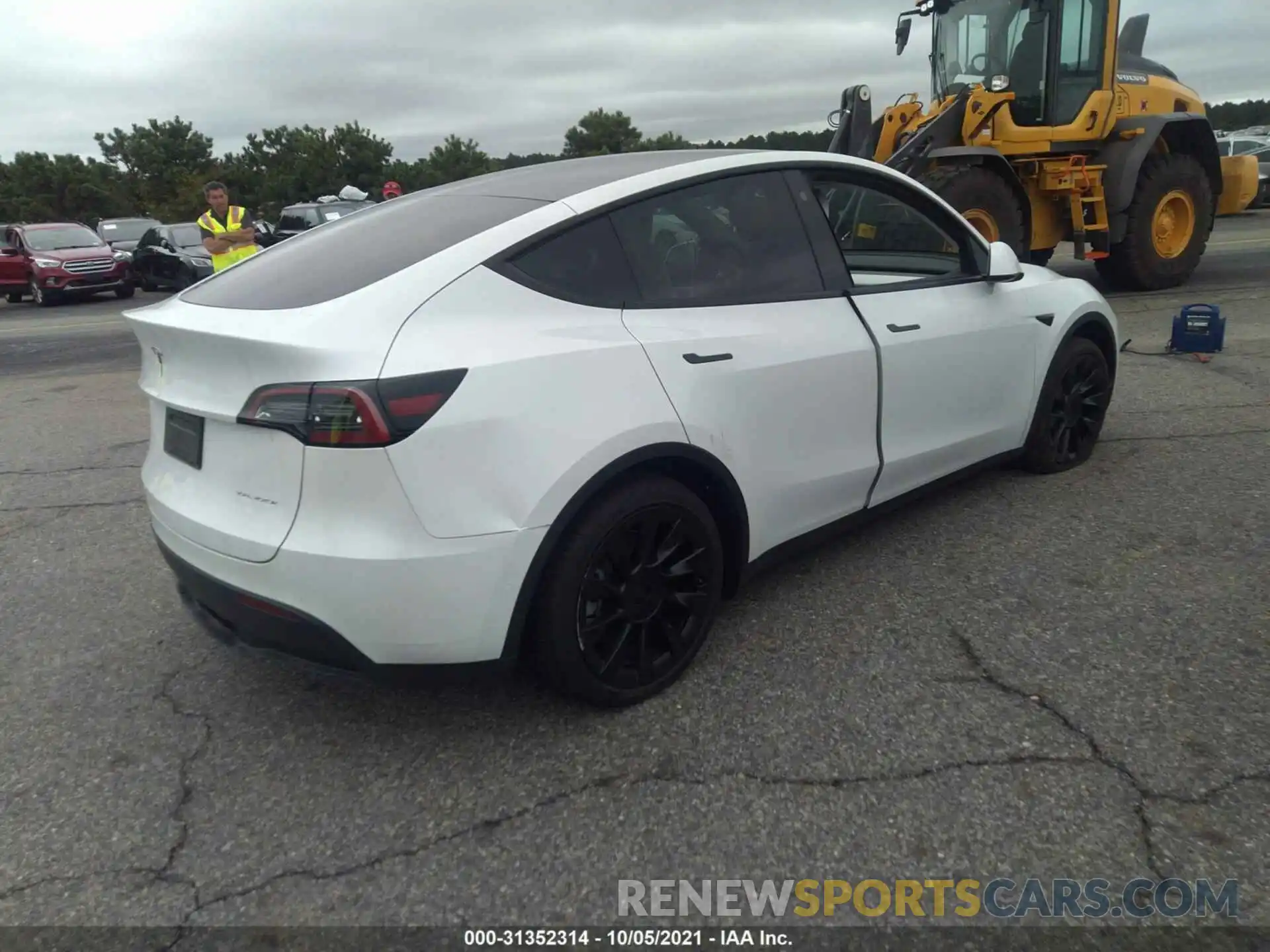 4 Photograph of a damaged car 5YJYGDEE5MF202446 TESLA MODEL Y 2021