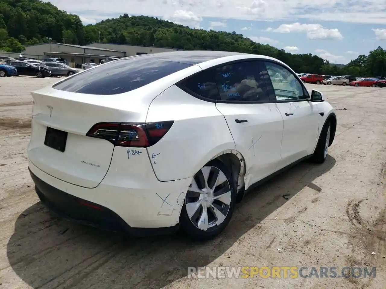 4 Photograph of a damaged car 5YJYGDEE5MF206027 TESLA MODEL Y 2021