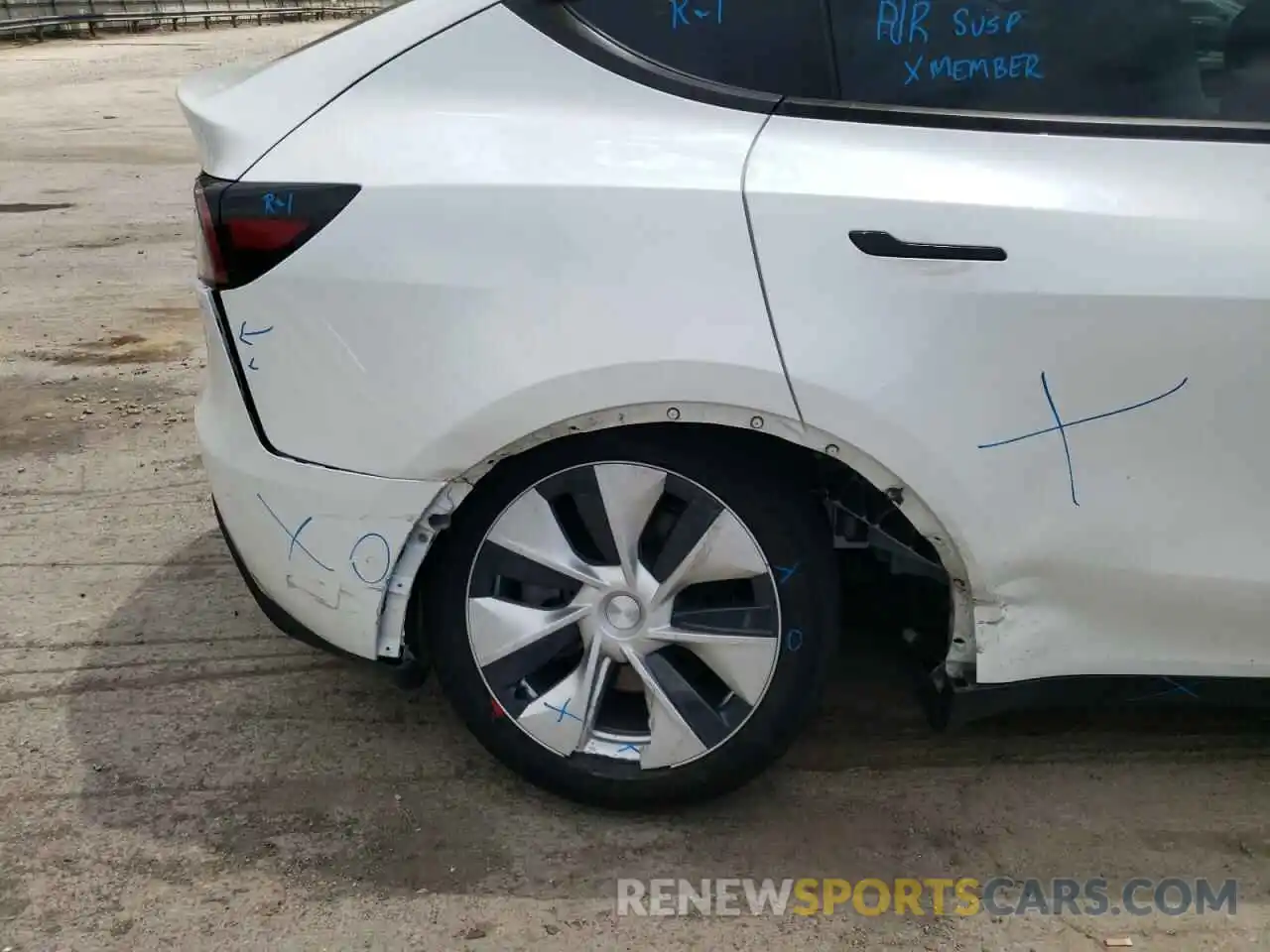 9 Photograph of a damaged car 5YJYGDEE5MF206027 TESLA MODEL Y 2021