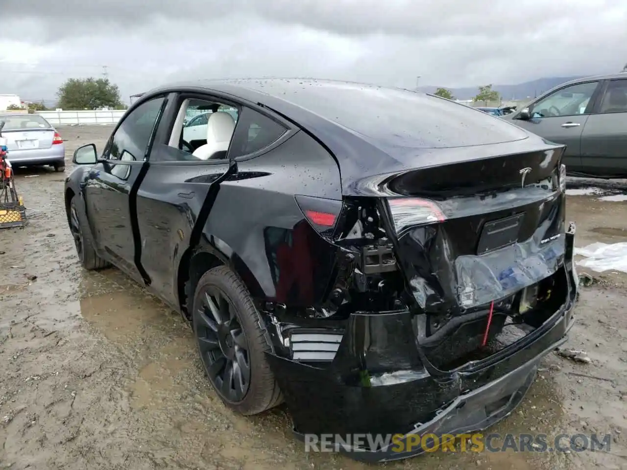 3 Photograph of a damaged car 5YJYGDEE5MF216475 TESLA MODEL Y 2021