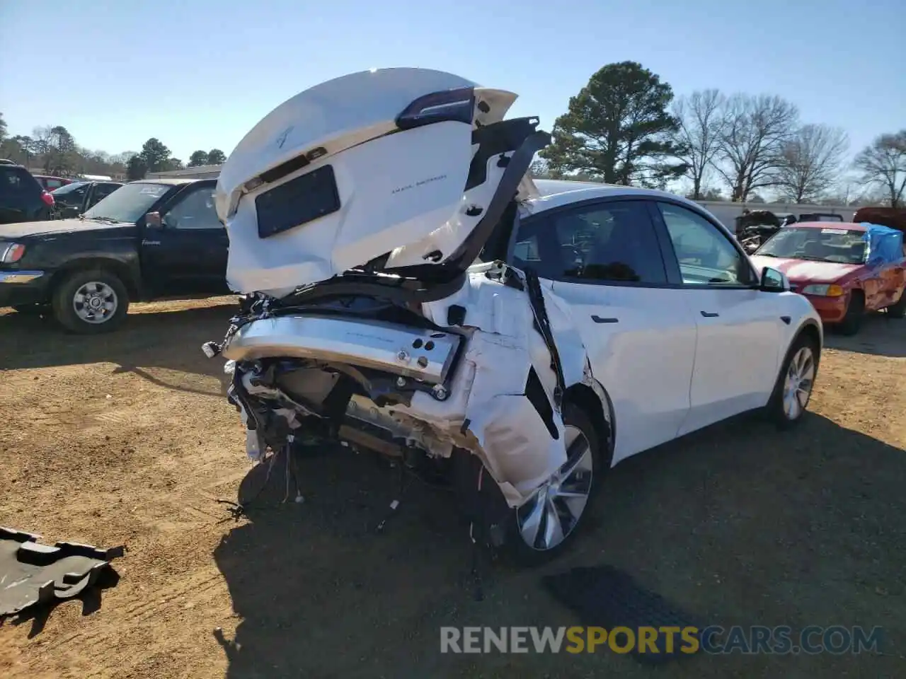 4 Photograph of a damaged car 5YJYGDEE5MF240775 TESLA MODEL Y 2021