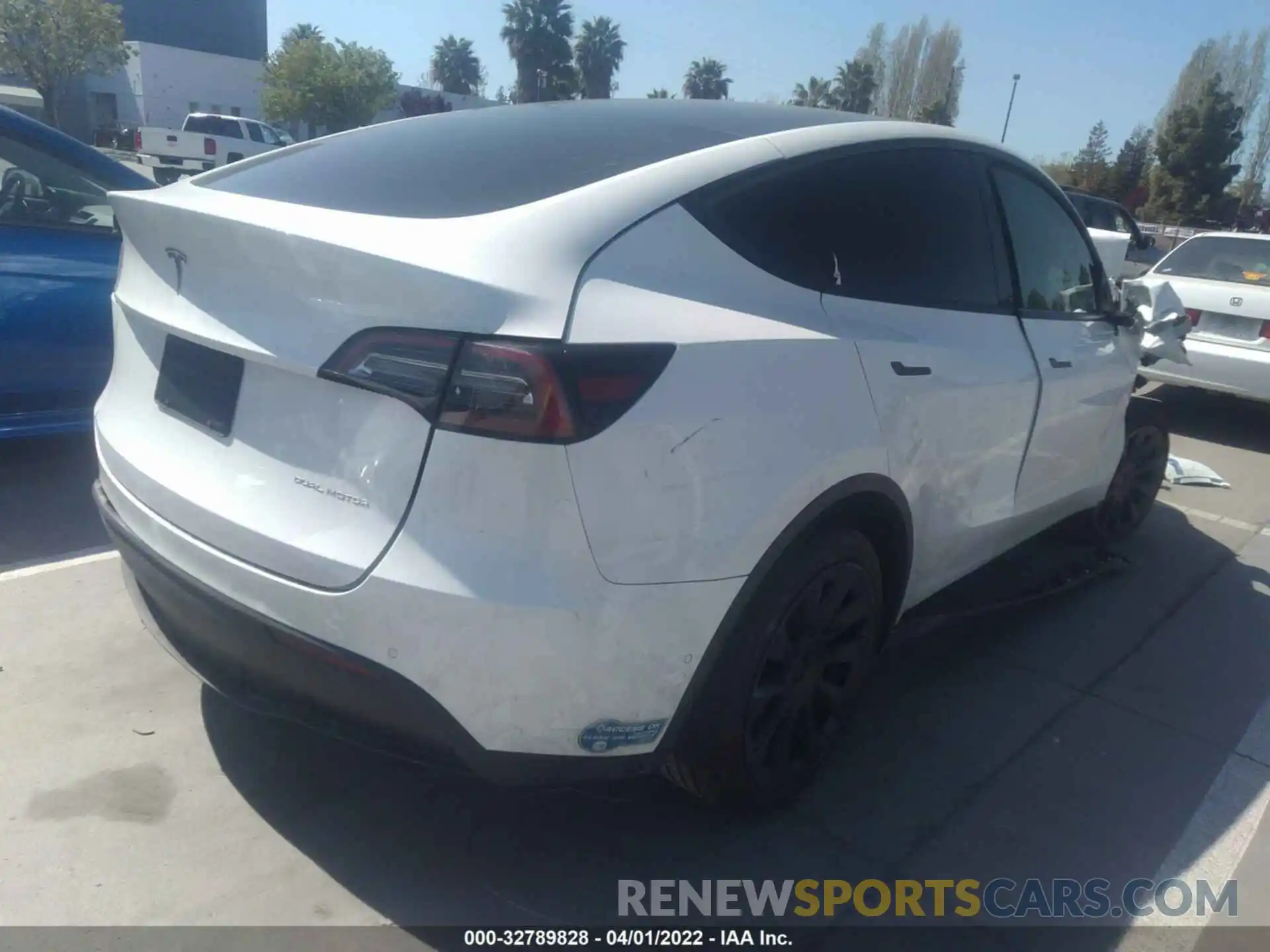 4 Photograph of a damaged car 5YJYGDEE5MF255924 TESLA MODEL Y 2021