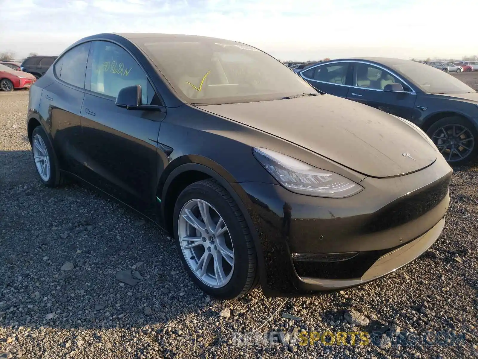 1 Photograph of a damaged car 5YJYGDEE5MF260122 TESLA MODEL Y 2021