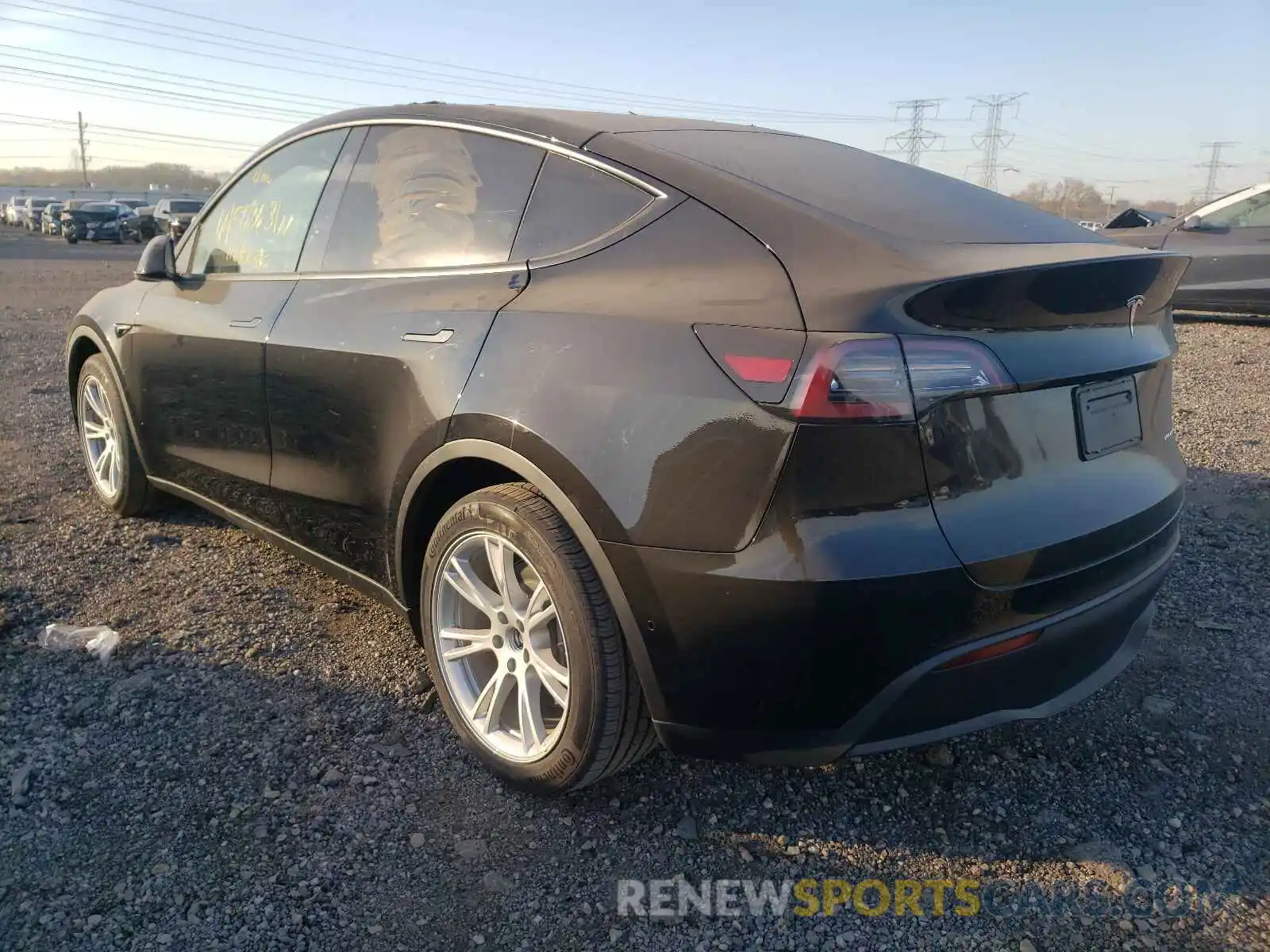 3 Photograph of a damaged car 5YJYGDEE5MF260122 TESLA MODEL Y 2021