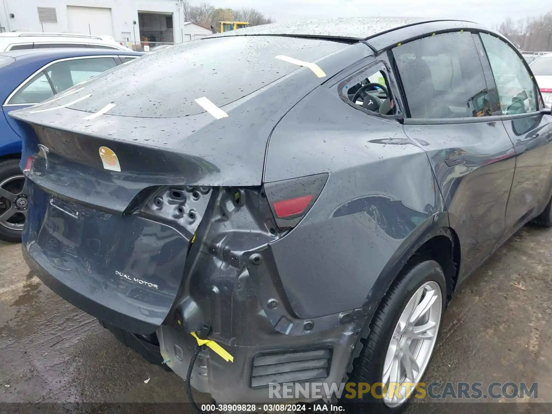 21 Photograph of a damaged car 5YJYGDEE5MF262405 TESLA MODEL Y 2021