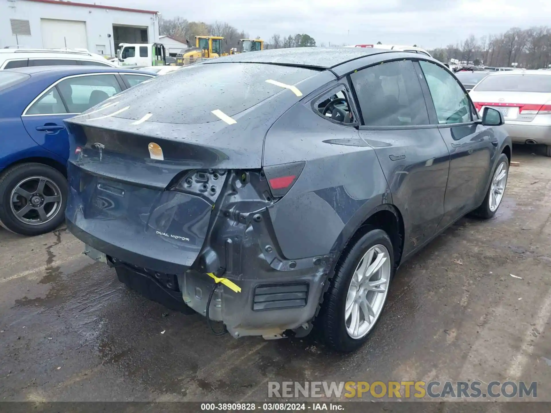 4 Photograph of a damaged car 5YJYGDEE5MF262405 TESLA MODEL Y 2021