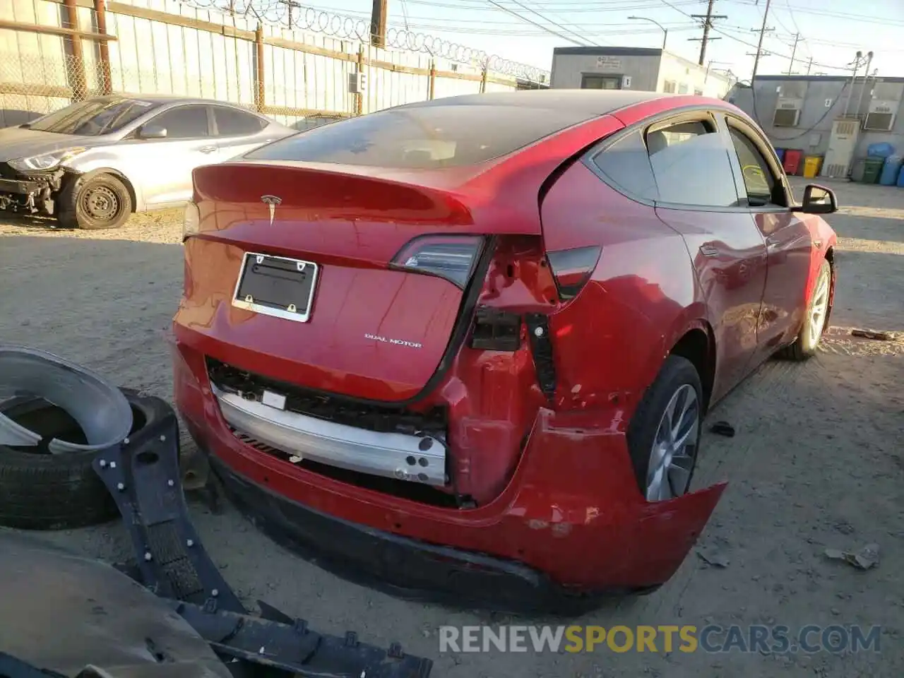 4 Photograph of a damaged car 5YJYGDEE5MF264137 TESLA MODEL Y 2021