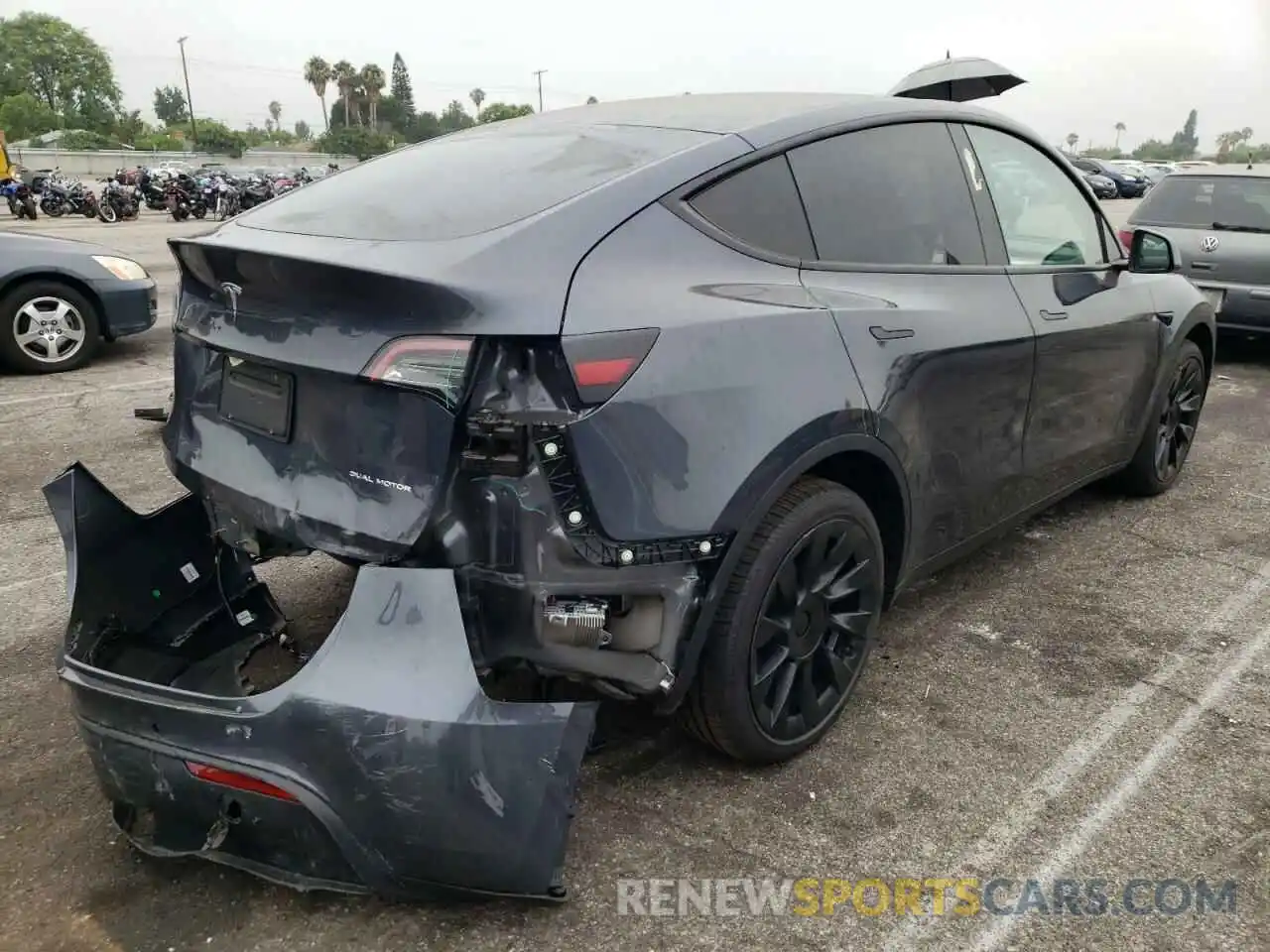 4 Photograph of a damaged car 5YJYGDEE5MF283741 TESLA MODEL Y 2021