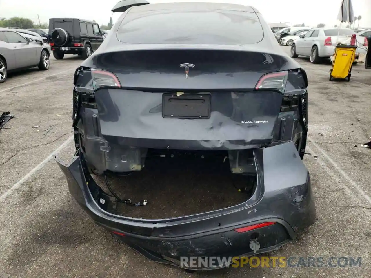 9 Photograph of a damaged car 5YJYGDEE5MF283741 TESLA MODEL Y 2021