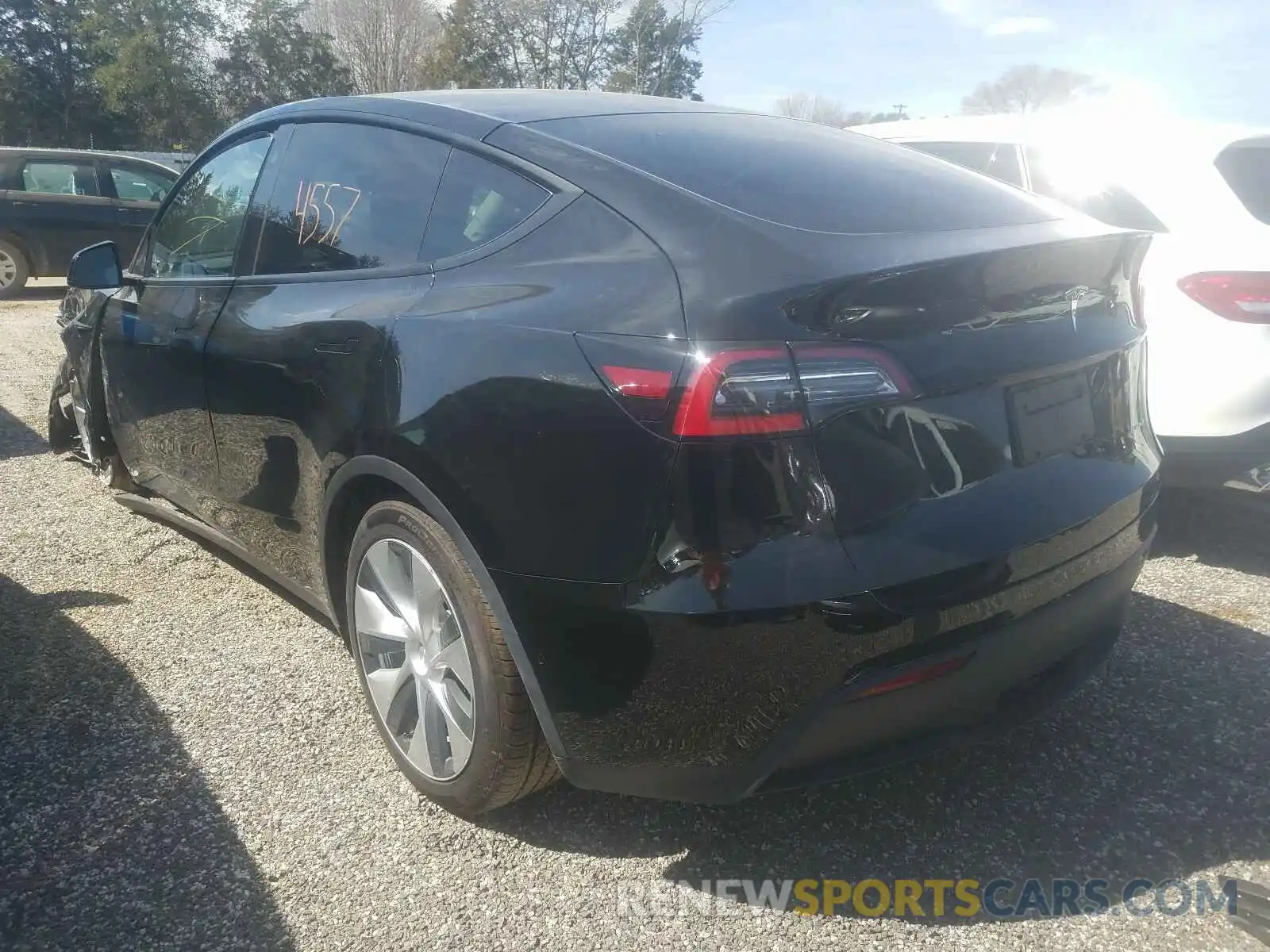 3 Photograph of a damaged car 5YJYGDEE6MF060348 TESLA MODEL Y 2021