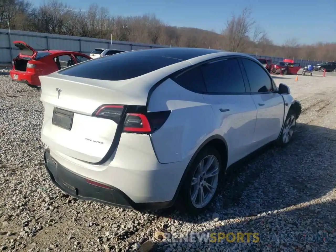 4 Photograph of a damaged car 5YJYGDEE6MF062830 TESLA MODEL Y 2021