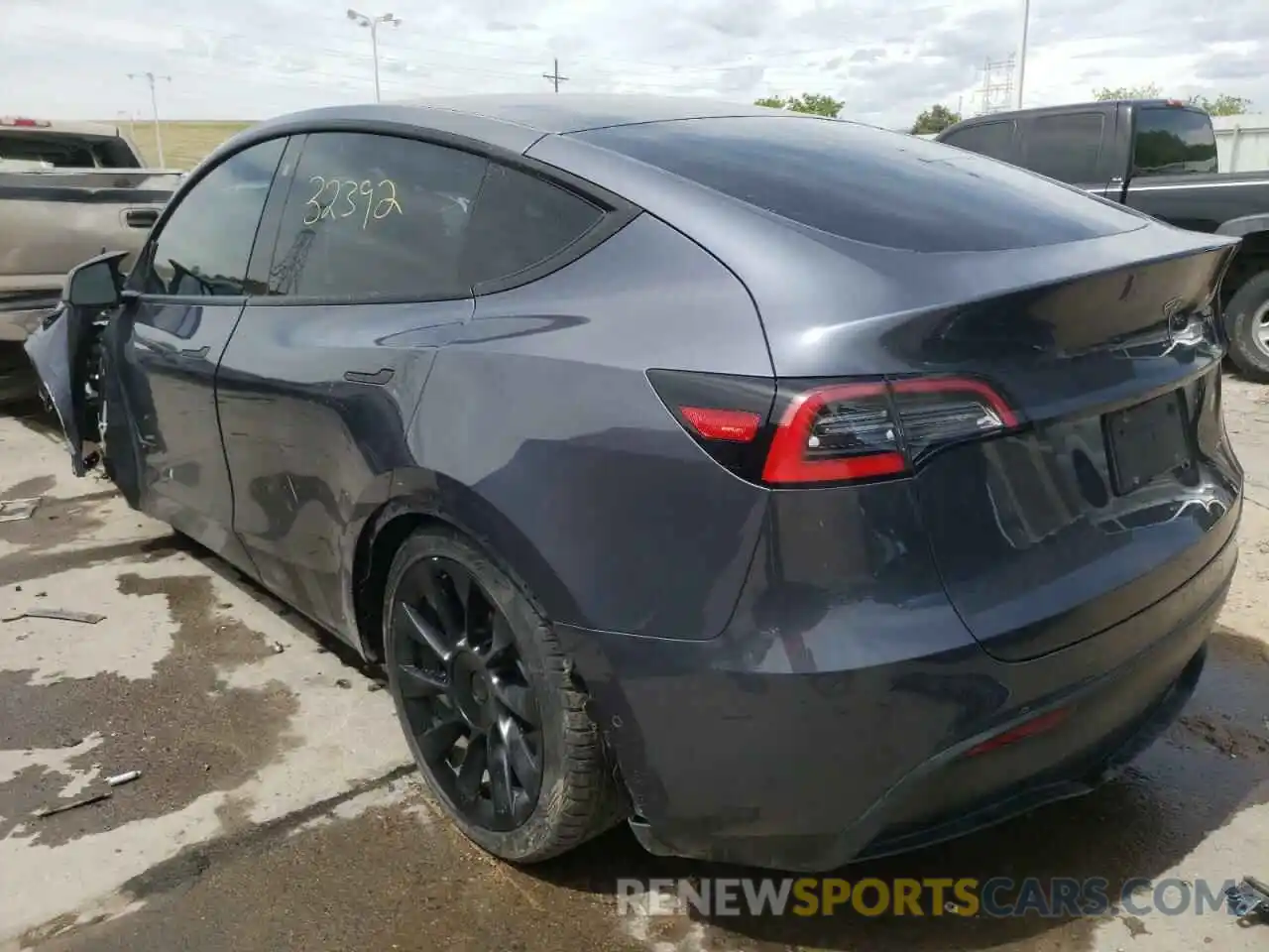 3 Photograph of a damaged car 5YJYGDEE6MF065033 TESLA MODEL Y 2021