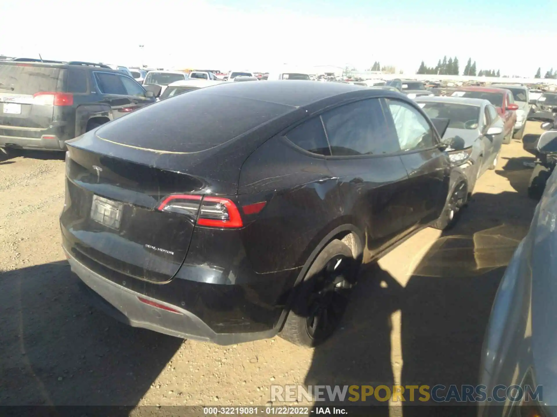 4 Photograph of a damaged car 5YJYGDEE6MF068112 TESLA MODEL Y 2021