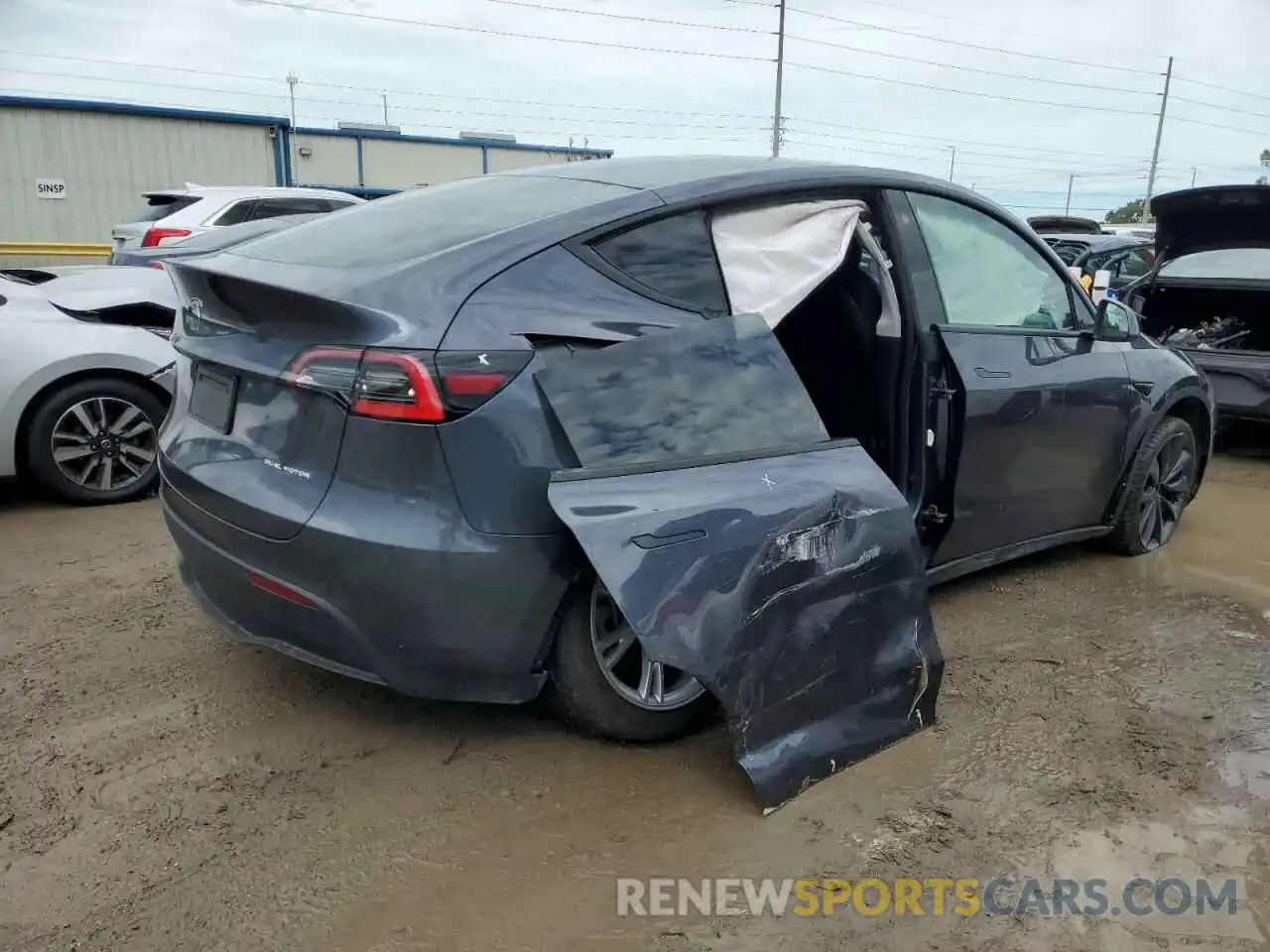 4 Photograph of a damaged car 5YJYGDEE6MF071057 TESLA MODEL Y 2021