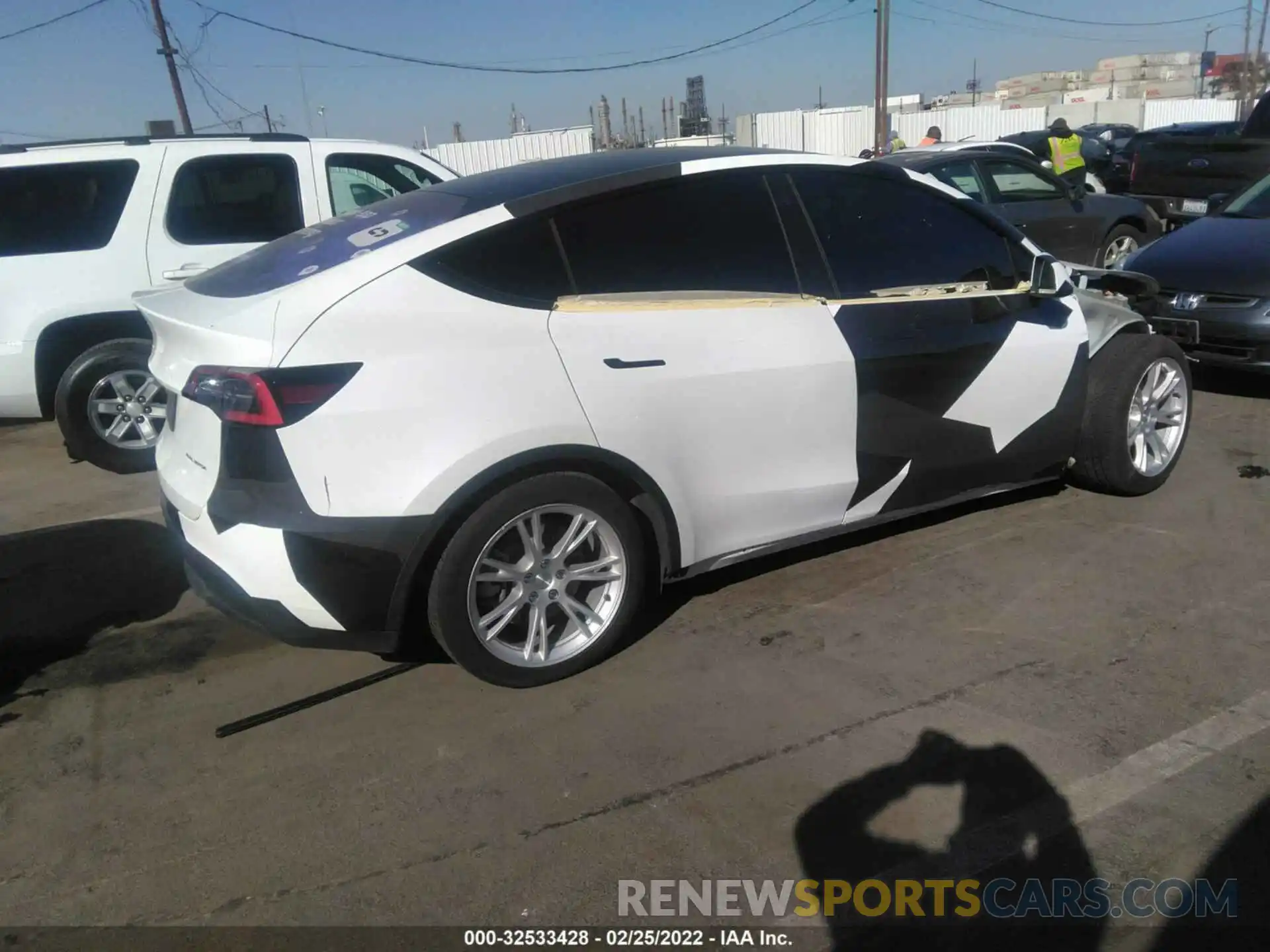 4 Photograph of a damaged car 5YJYGDEE6MF073259 TESLA MODEL Y 2021