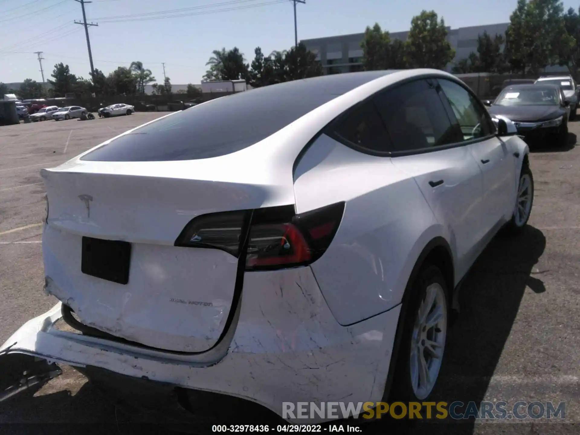 4 Photograph of a damaged car 5YJYGDEE6MF076128 TESLA MODEL Y 2021