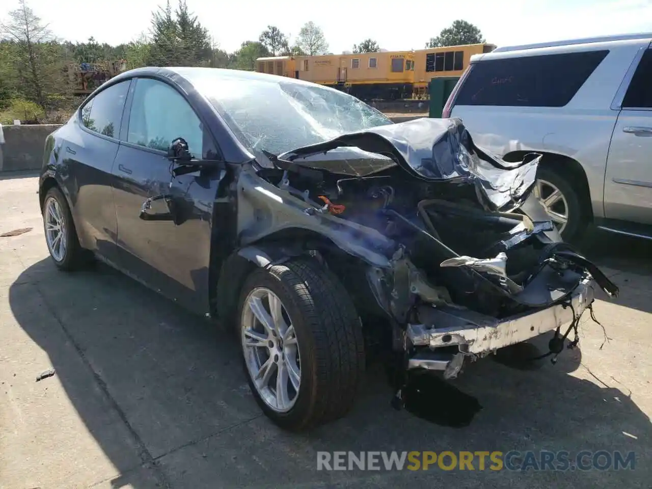 1 Photograph of a damaged car 5YJYGDEE6MF081846 TESLA MODEL Y 2021