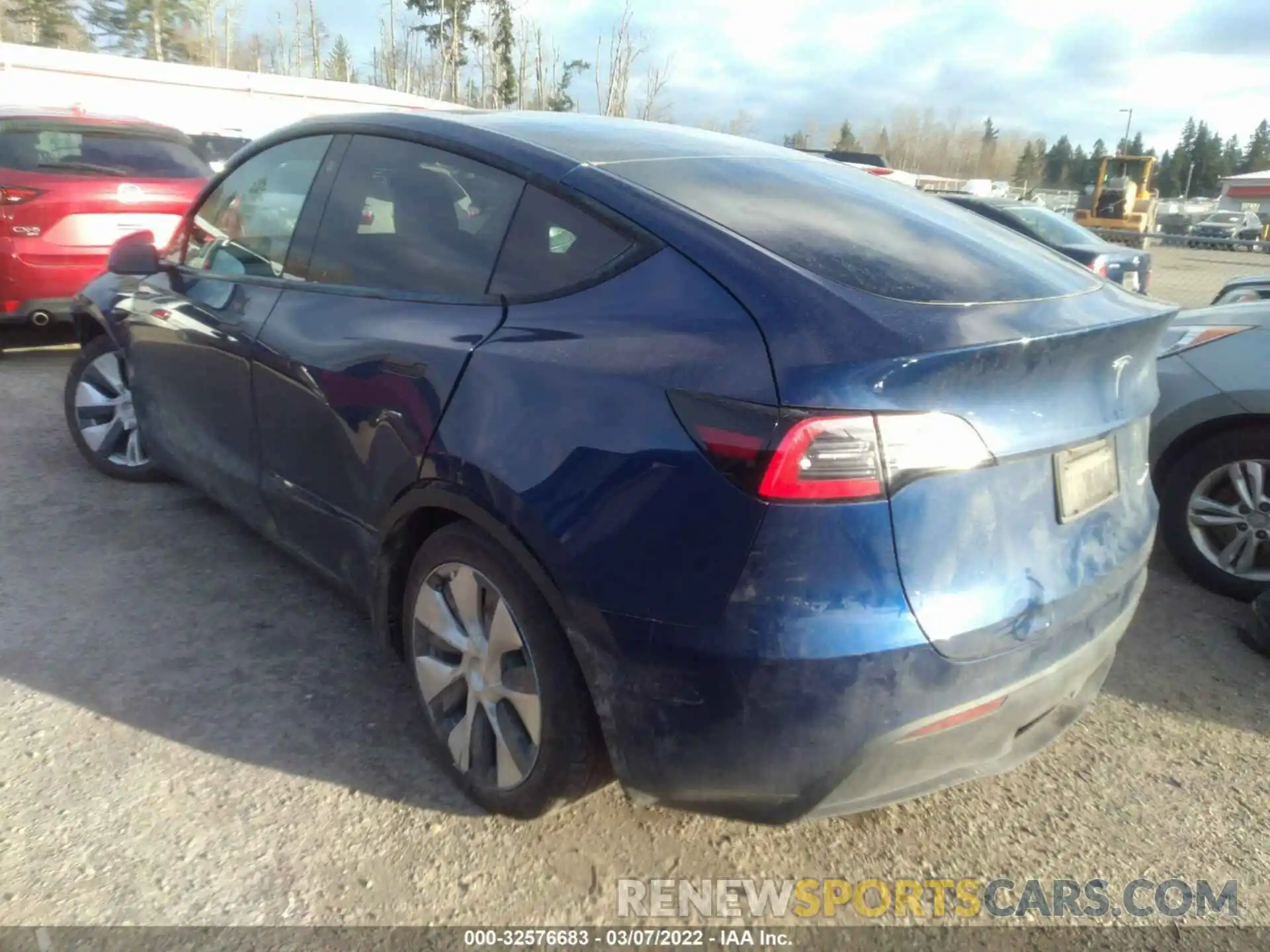 3 Photograph of a damaged car 5YJYGDEE6MF081863 TESLA MODEL Y 2021