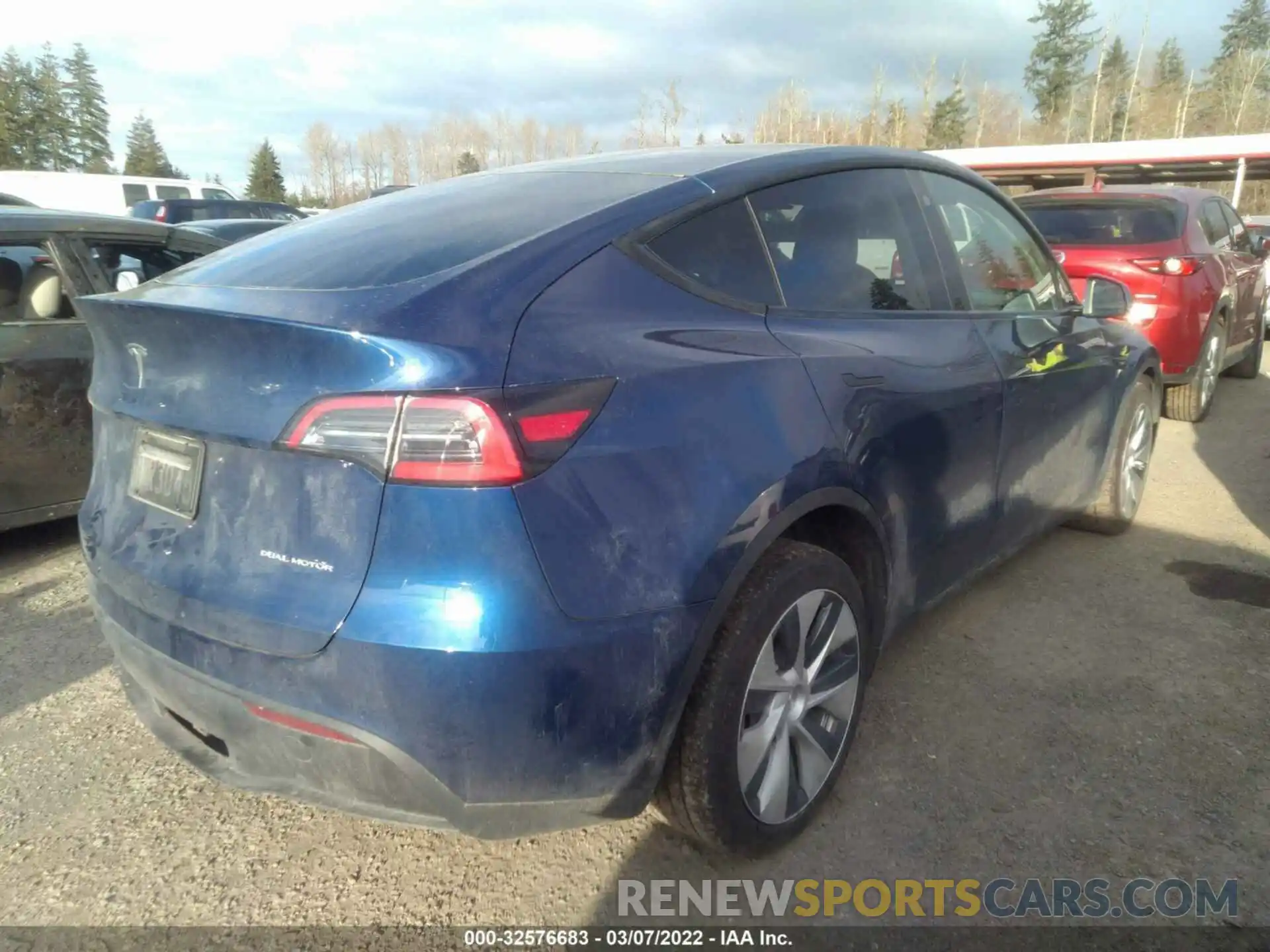 4 Photograph of a damaged car 5YJYGDEE6MF081863 TESLA MODEL Y 2021