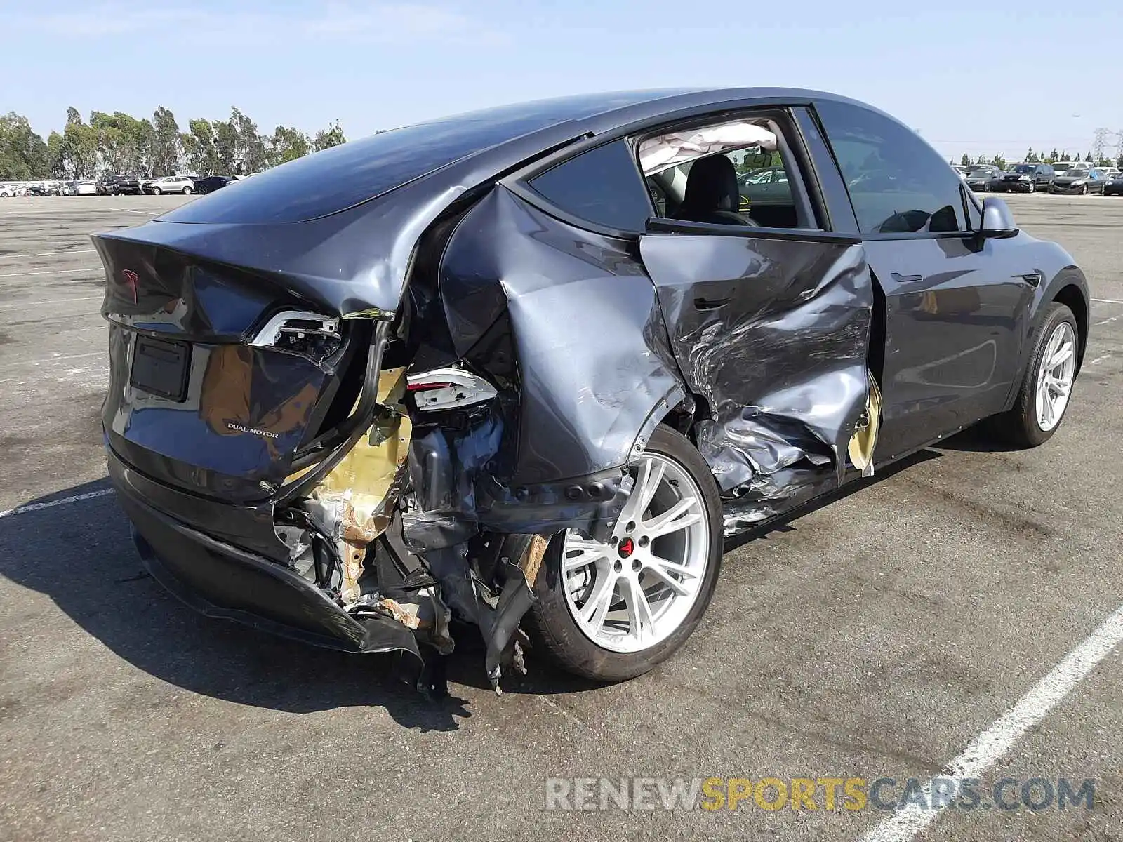 4 Photograph of a damaged car 5YJYGDEE6MF094225 TESLA MODEL Y 2021