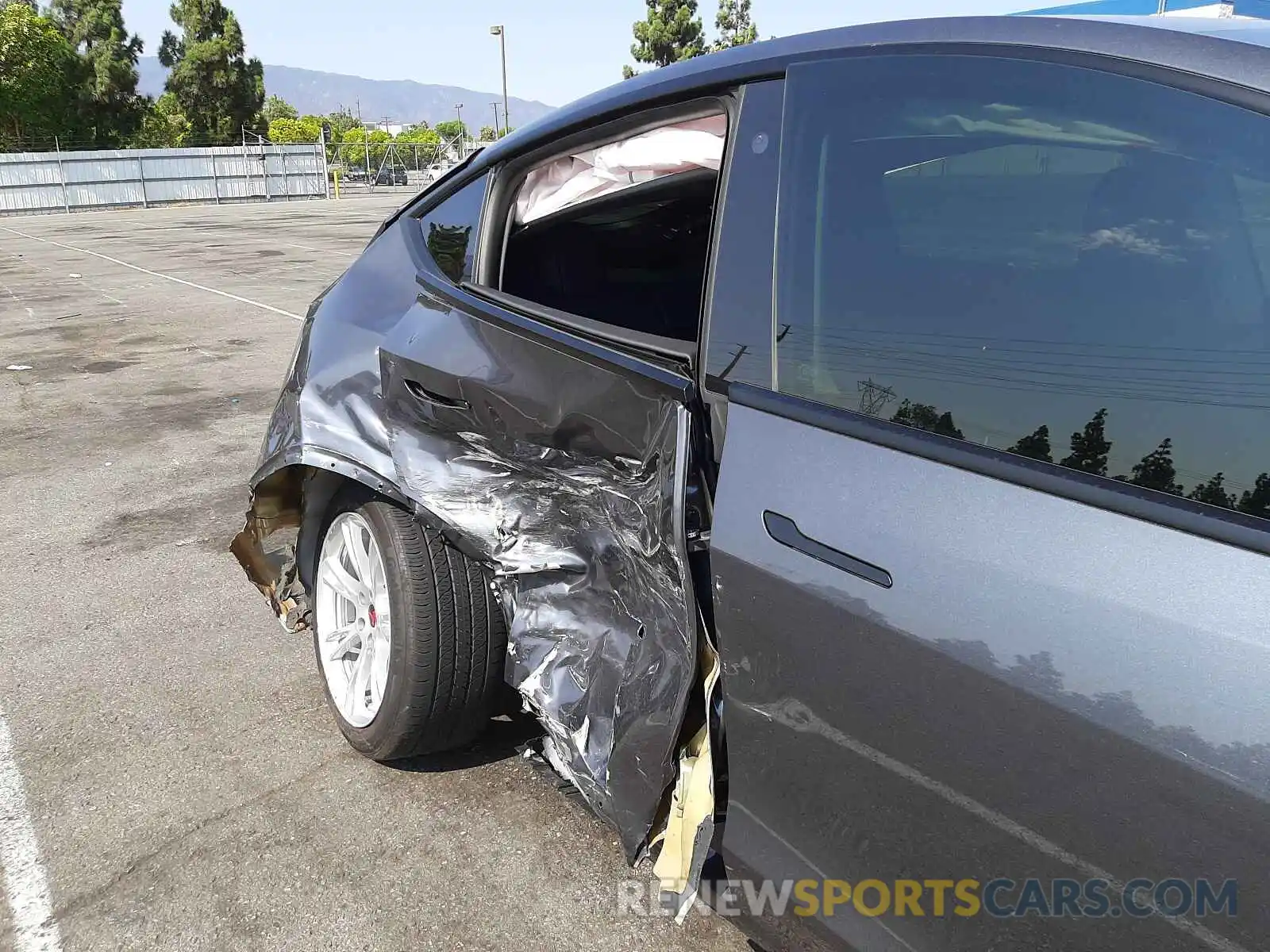 9 Photograph of a damaged car 5YJYGDEE6MF094225 TESLA MODEL Y 2021