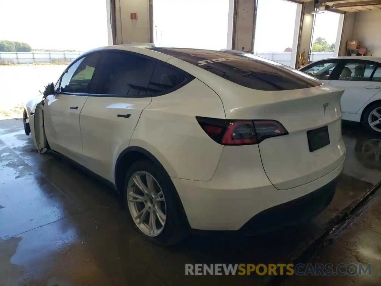 3 Photograph of a damaged car 5YJYGDEE6MF101058 TESLA MODEL Y 2021