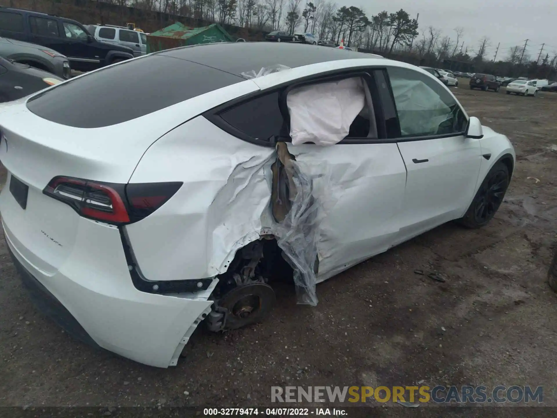 4 Photograph of a damaged car 5YJYGDEE6MF108222 TESLA MODEL Y 2021