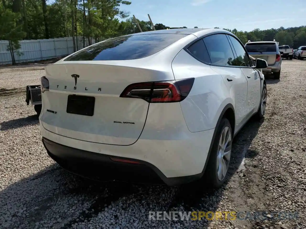 4 Photograph of a damaged car 5YJYGDEE6MF114151 TESLA MODEL Y 2021