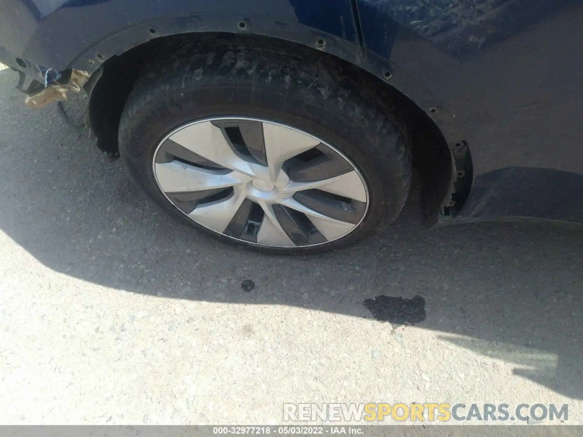 15 Photograph of a damaged car 5YJYGDEE6MF116322 TESLA MODEL Y 2021