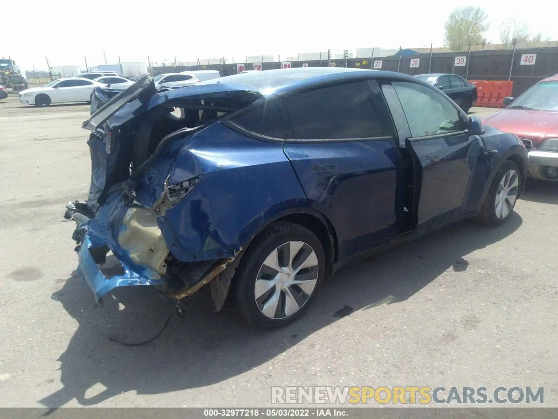 4 Photograph of a damaged car 5YJYGDEE6MF116322 TESLA MODEL Y 2021